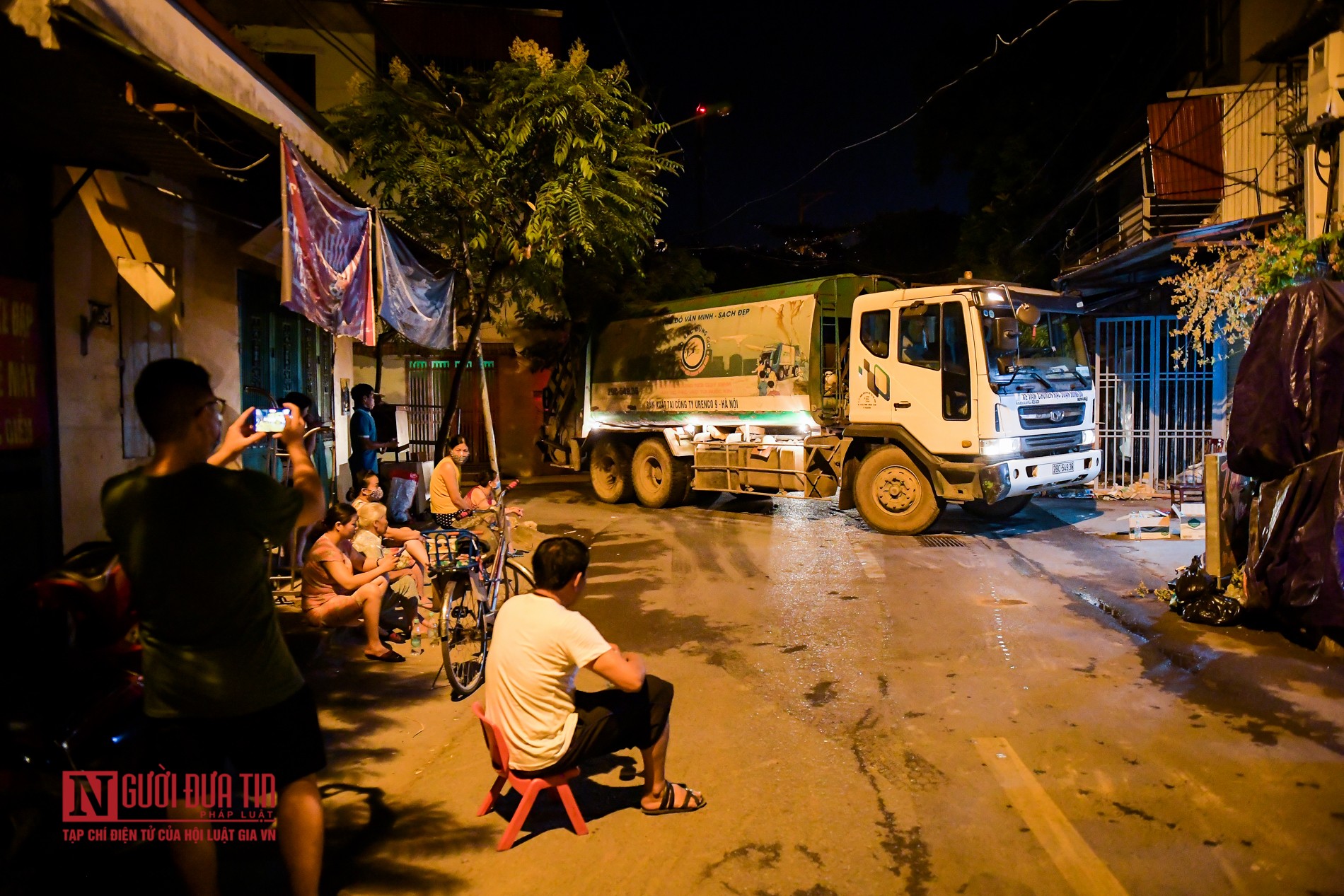 Môi trường - 'Phương án B' bị chặn, hàng chục xe rác tại Hà Nội tiếp tục không có chỗ đổ (Hình 8).