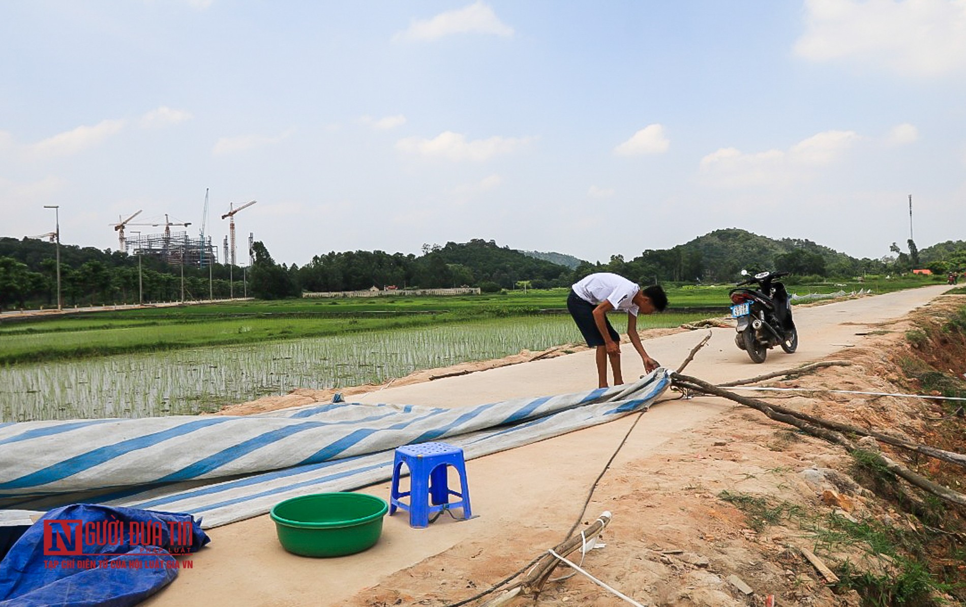 Môi trường - Người dân ngừng chặn xe rác tại Nam Sơn sau cam kết của chính quyền Hà Nội