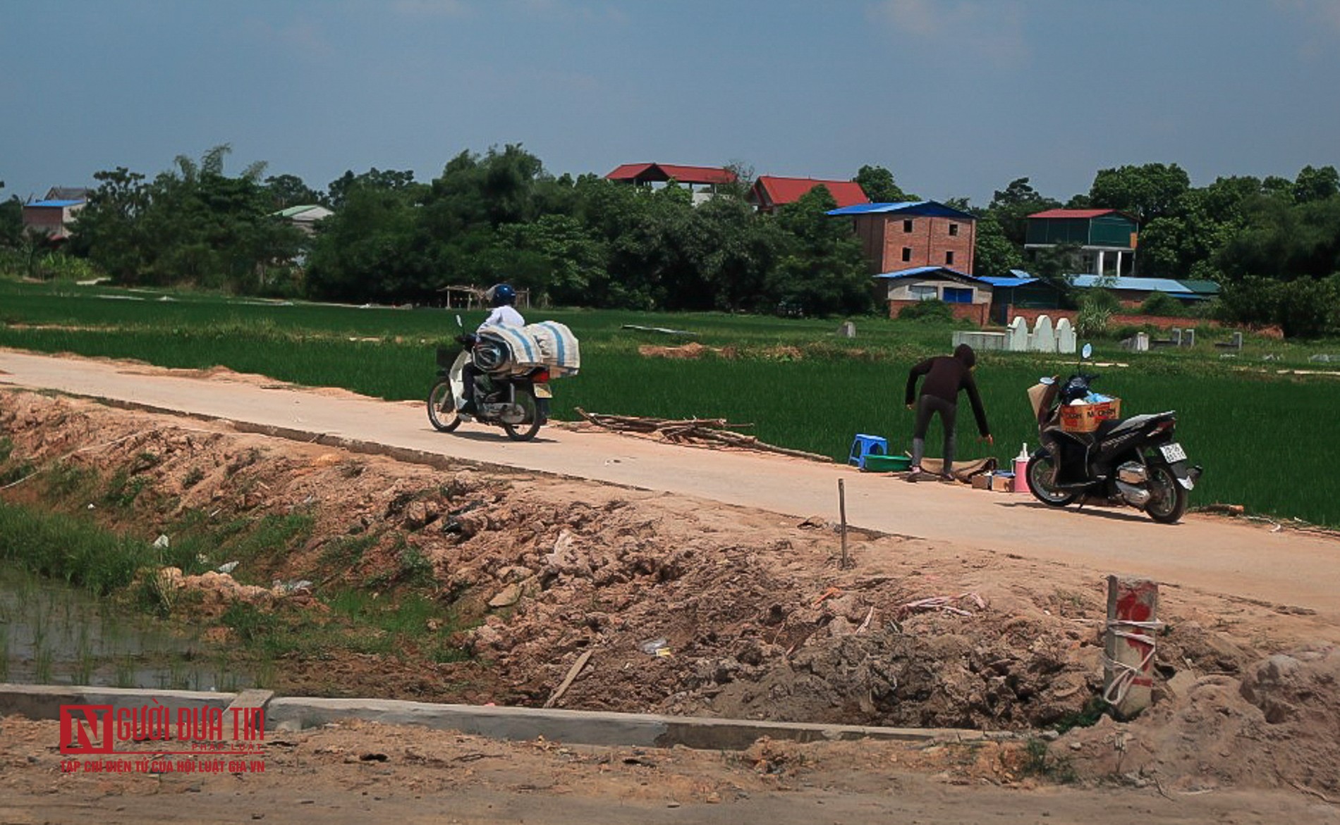 Môi trường - Người dân ngừng chặn xe rác tại Nam Sơn sau cam kết của chính quyền Hà Nội (Hình 5).