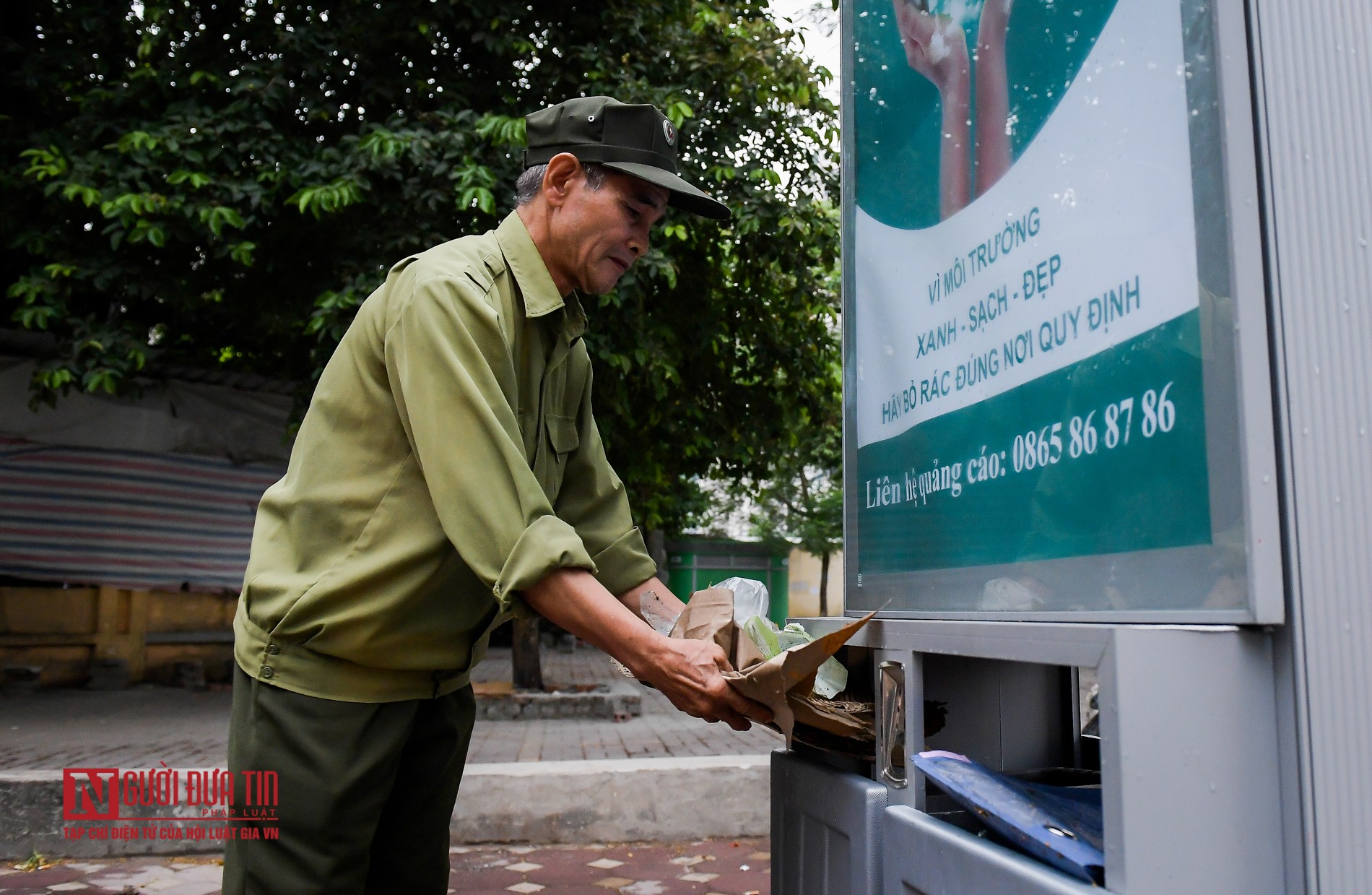 Tin nhanh - Độc đáo thùng rác công nghệ phát sáng về đêm (Hình 8).