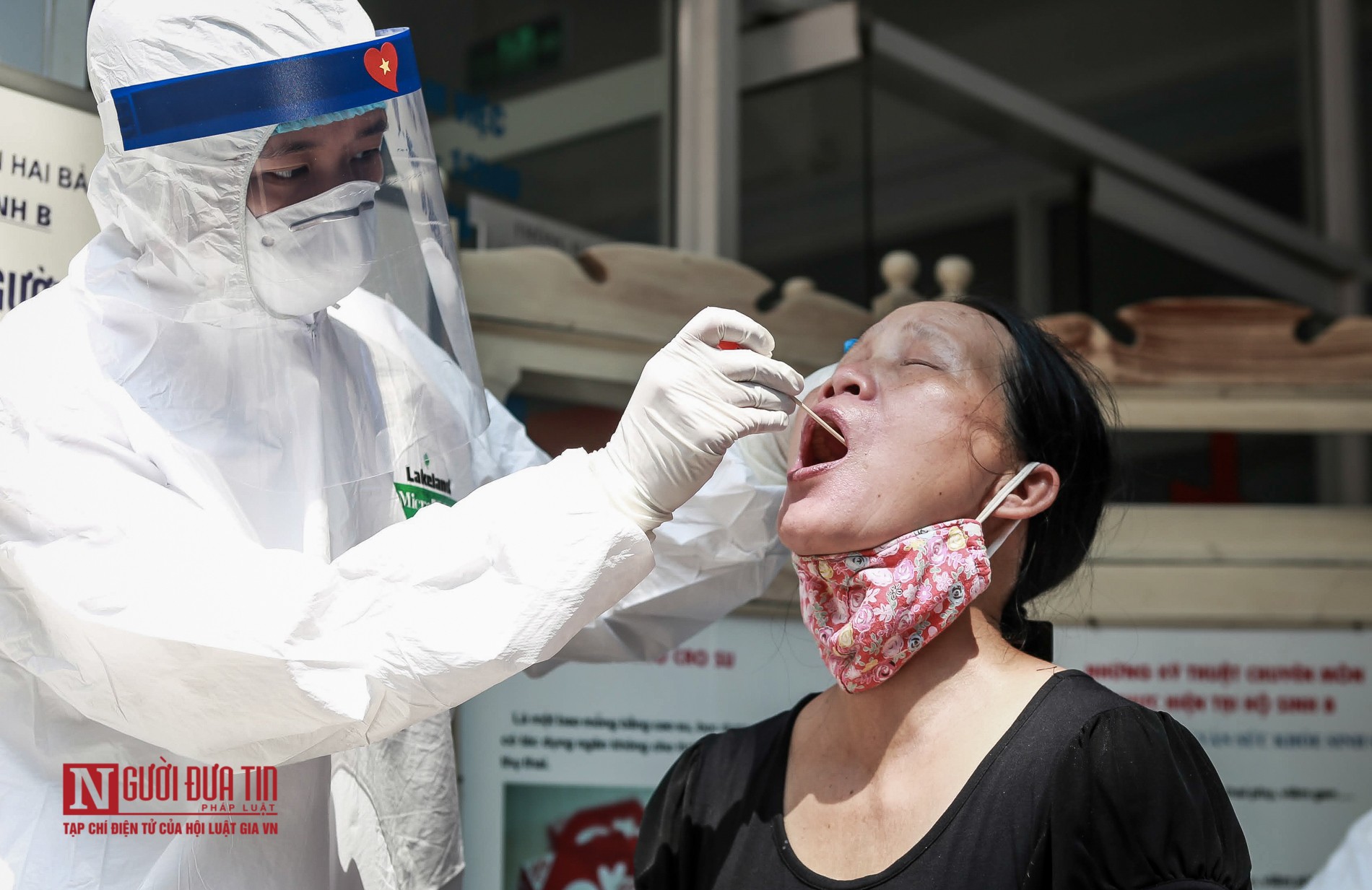 Tin nhanh - Hà Nội: Tiến hành test nhanh Covid -19 cho người dân từ Đà Nẵng trở về (Hình 5).