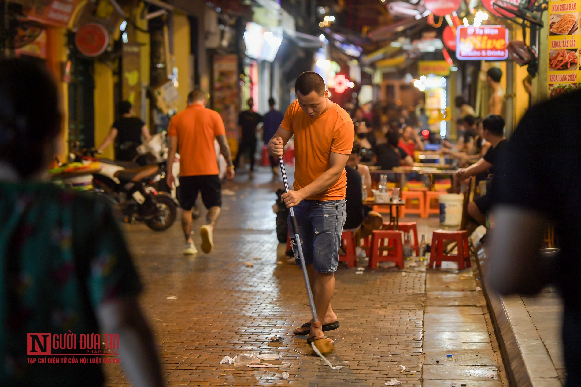 Tin nhanh - Hà Nội: Chính thức đóng toàn bộ quán bar, karaoke, hàng quán vỉa hè (Hình 9).