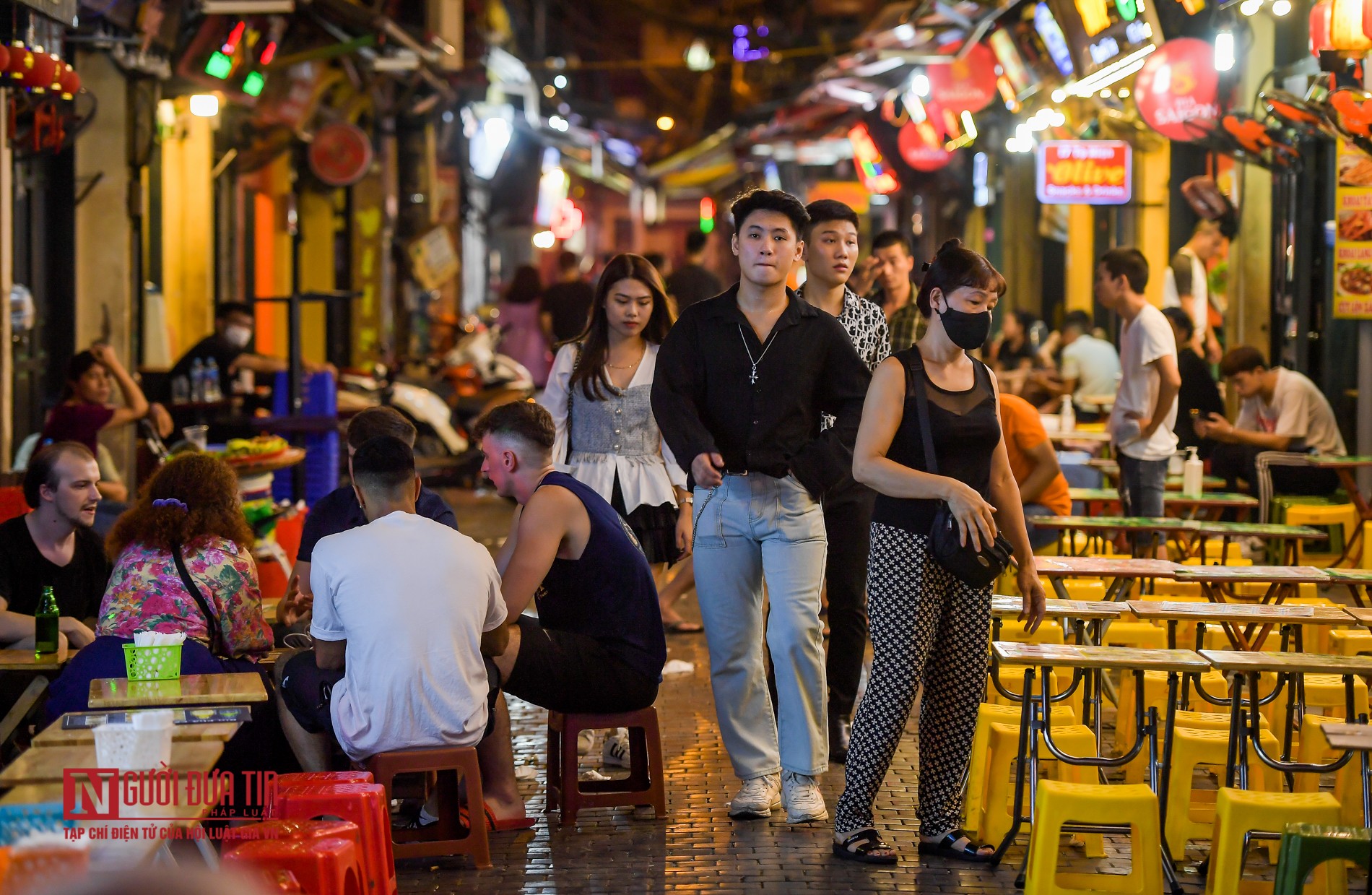 Tin nhanh - Hà Nội: Chính thức đóng toàn bộ quán bar, karaoke, hàng quán vỉa hè