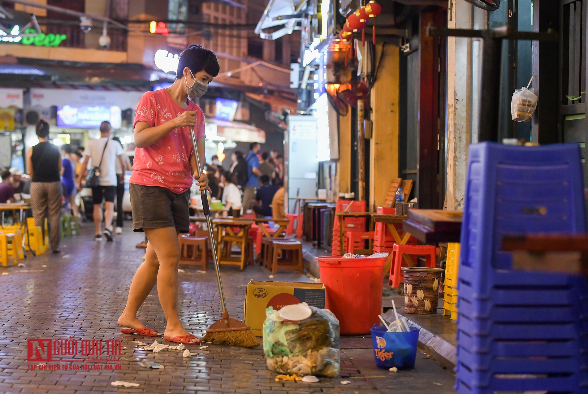 Tin nhanh - Hà Nội: Chính thức đóng toàn bộ quán bar, karaoke, hàng quán vỉa hè (Hình 5).