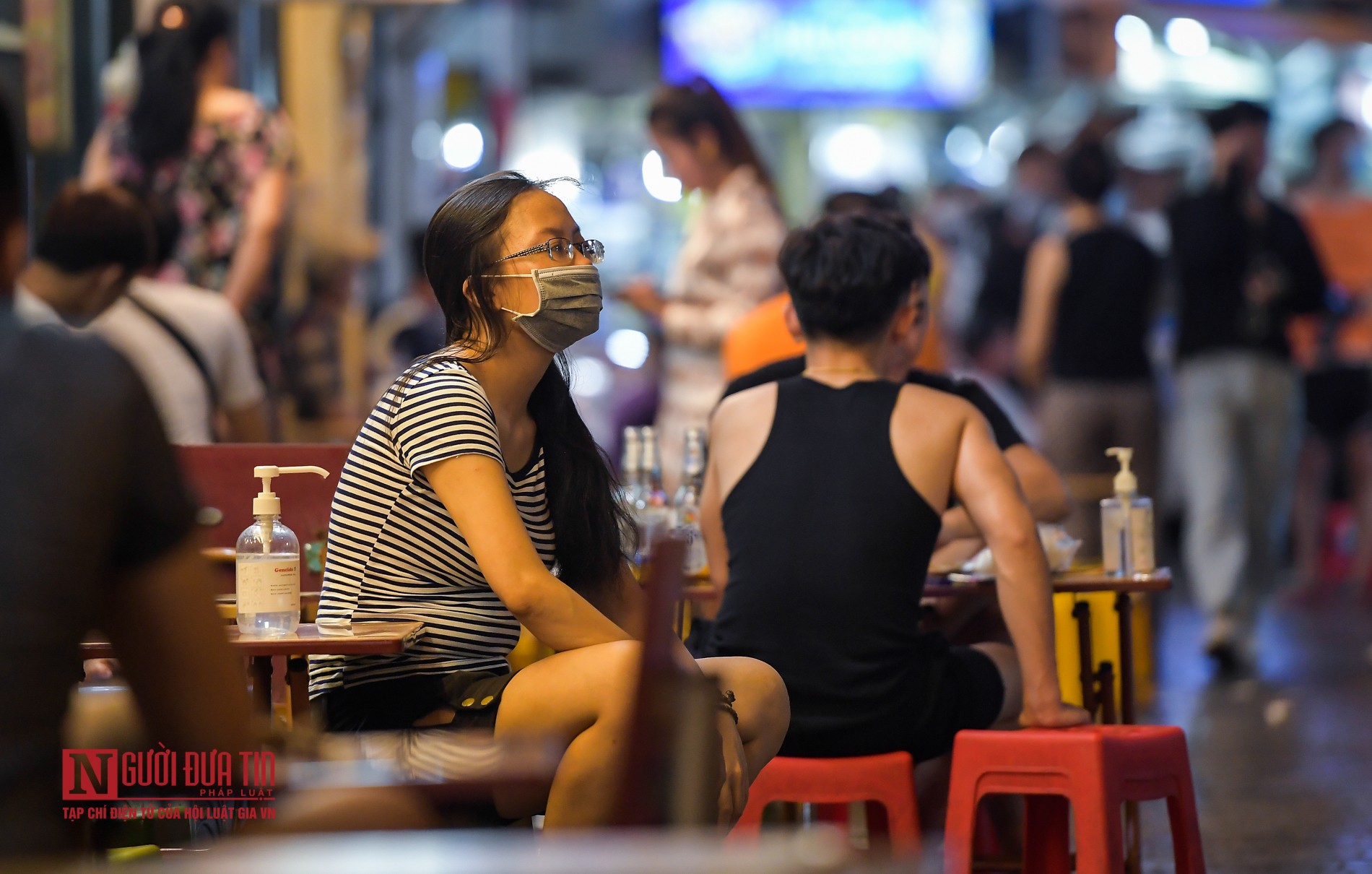 Tin nhanh - Hà Nội: Chính thức đóng toàn bộ quán bar, karaoke, hàng quán vỉa hè (Hình 7).