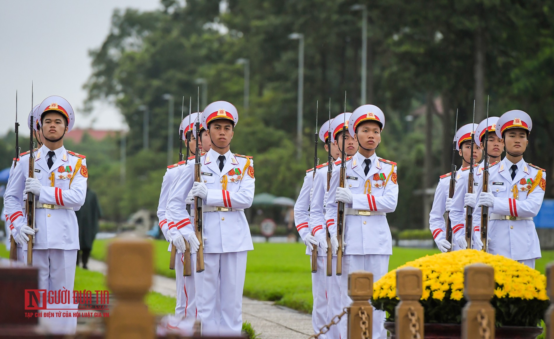 Tin nhanh - Lễ thượng cờ rủ Quốc tang nguyên Tổng bí thư Lê Khả Phiêu (Hình 10).