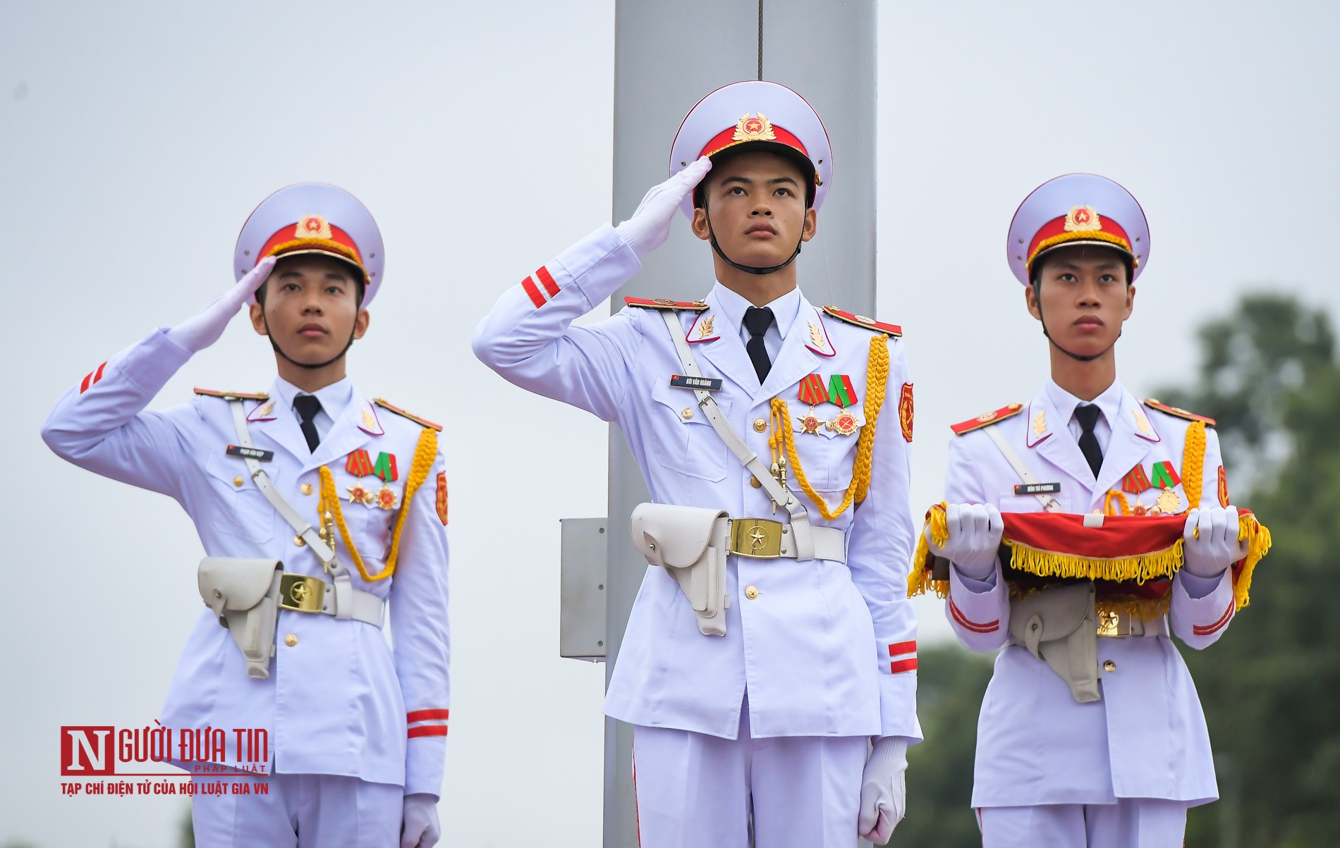 Tin nhanh - Lễ thượng cờ rủ Quốc tang nguyên Tổng bí thư Lê Khả Phiêu (Hình 11).