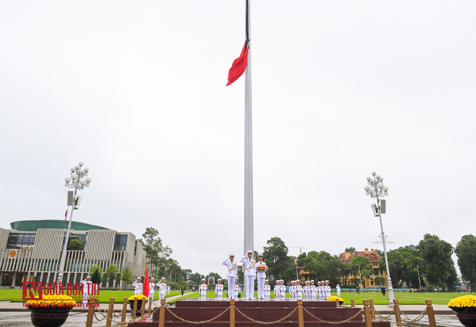 Tin nhanh - Lễ thượng cờ rủ Quốc tang nguyên Tổng bí thư Lê Khả Phiêu (Hình 12).