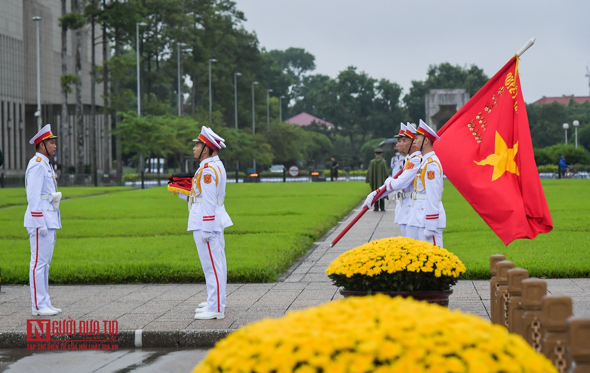 Tin nhanh - Lễ thượng cờ rủ Quốc tang nguyên Tổng bí thư Lê Khả Phiêu (Hình 4).