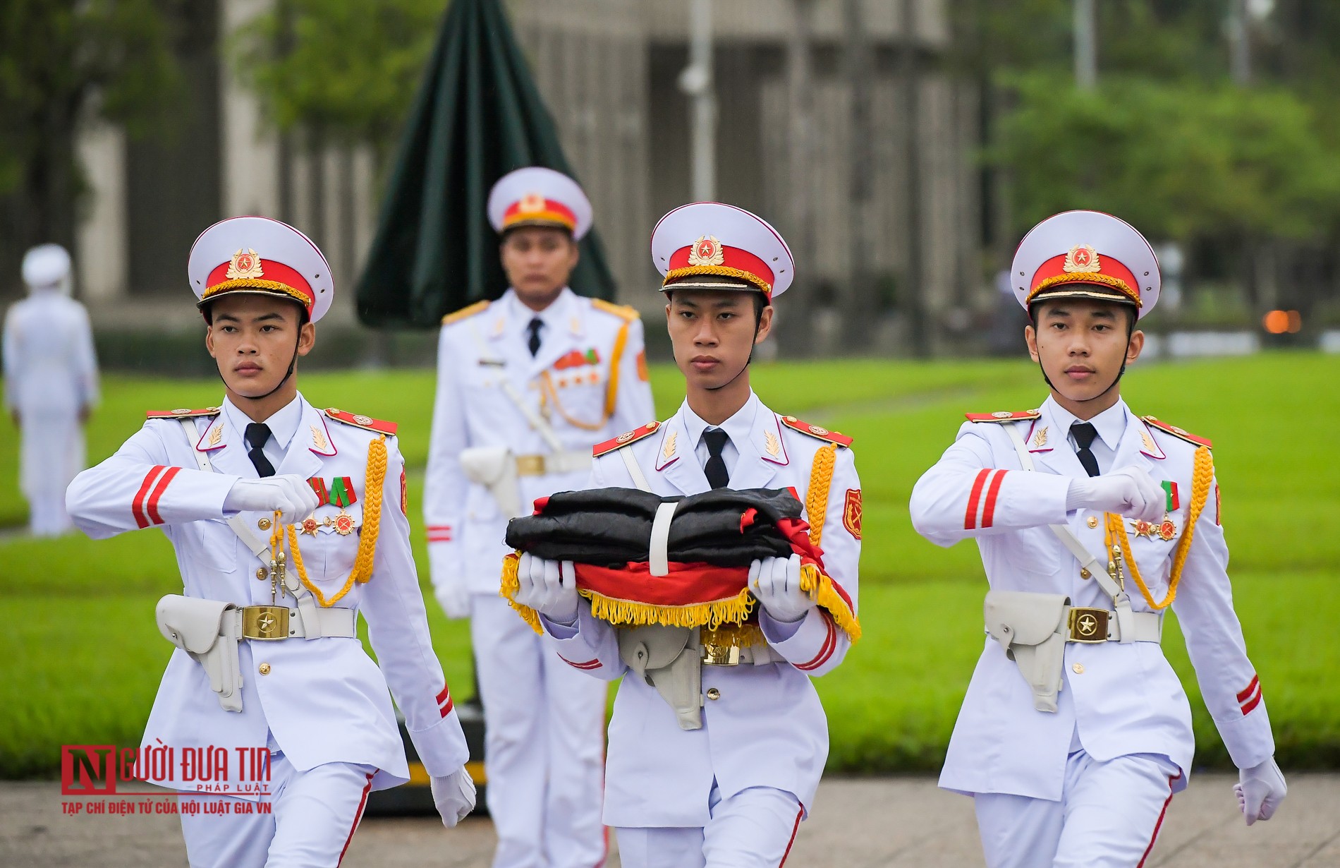 Tin nhanh - Lễ thượng cờ rủ Quốc tang nguyên Tổng bí thư Lê Khả Phiêu (Hình 5).