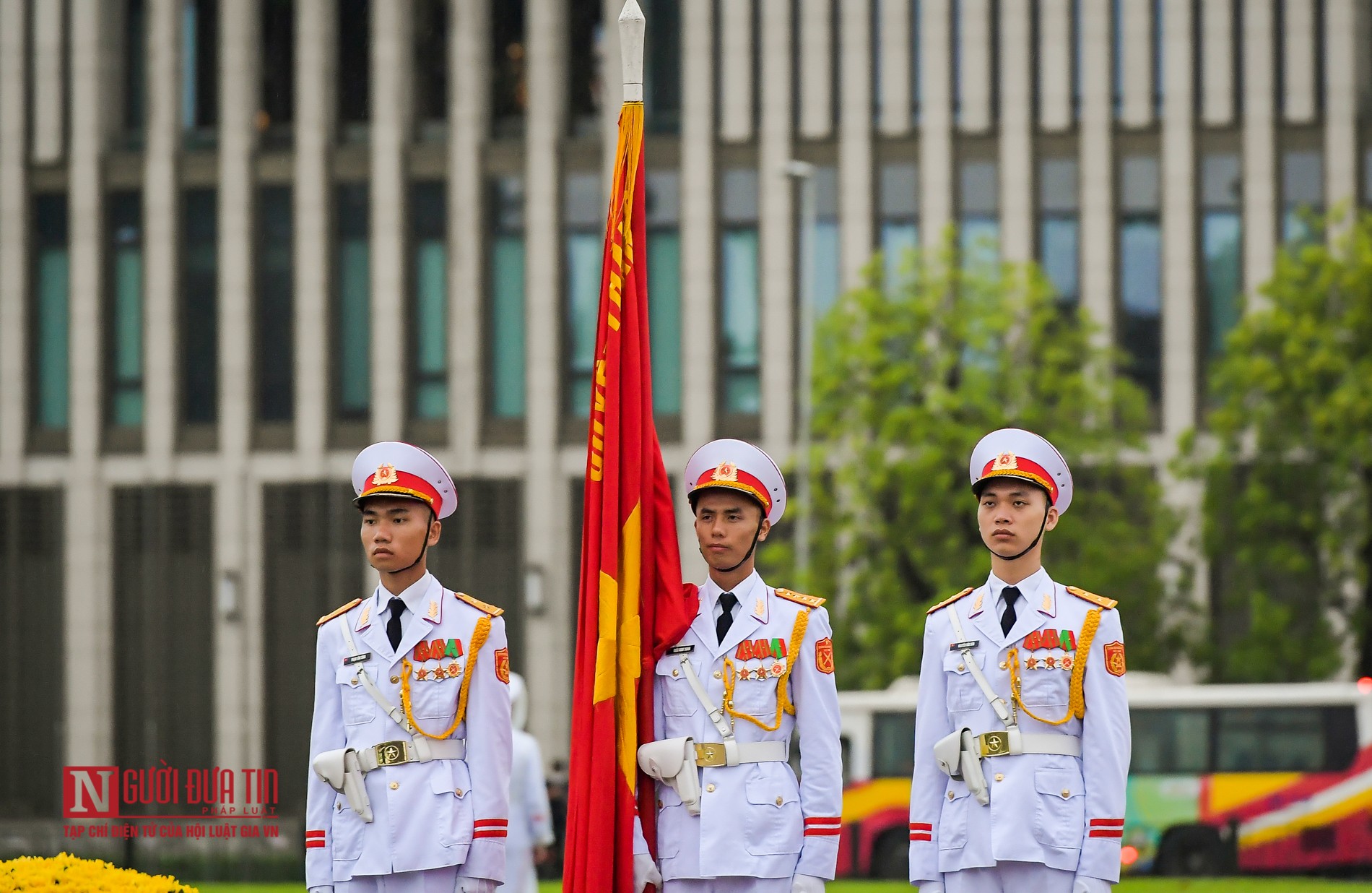 Tin nhanh - Lễ thượng cờ rủ Quốc tang nguyên Tổng bí thư Lê Khả Phiêu (Hình 8).