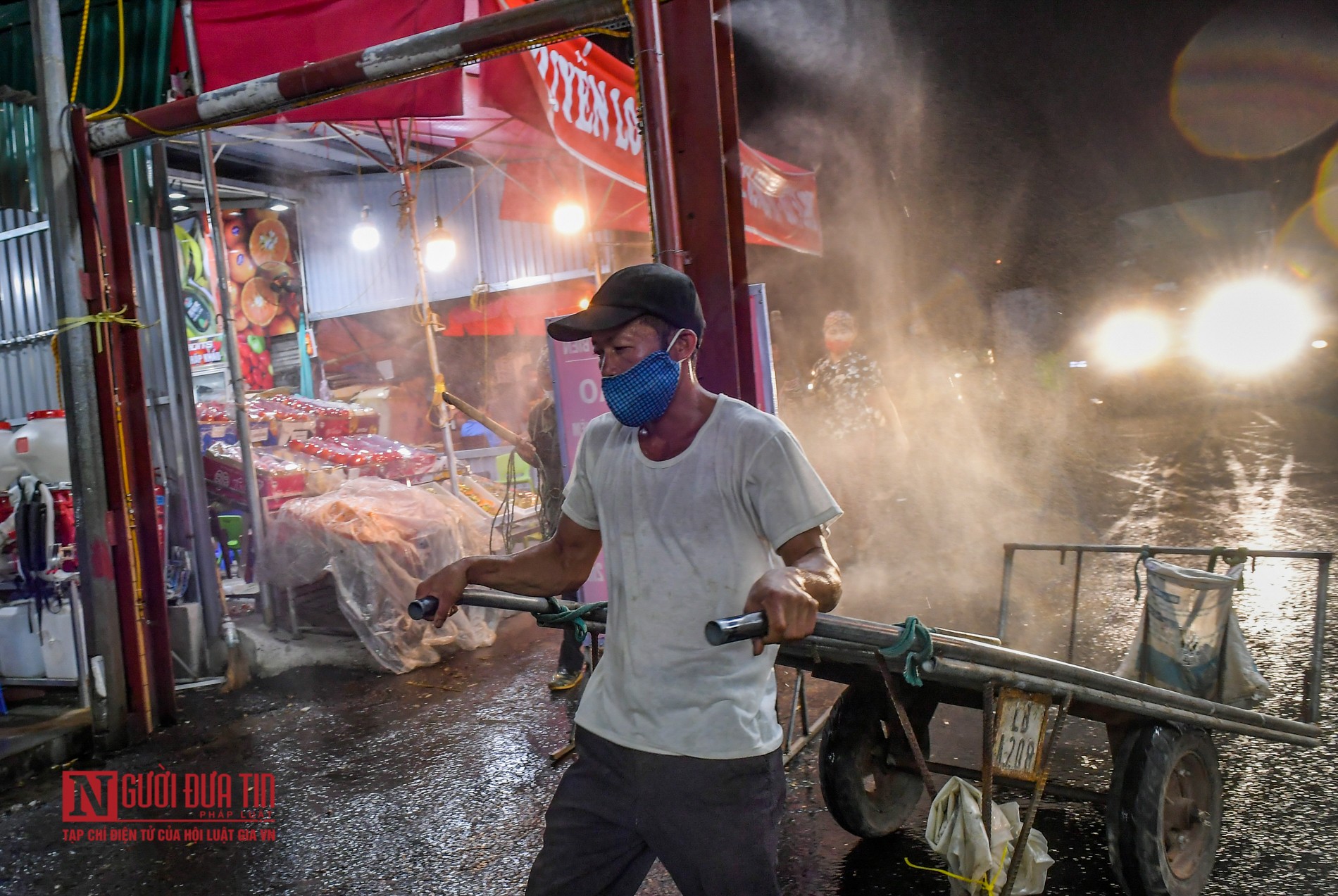 Tin nhanh - “Lá chắn” phòng dịch tại chợ đầu mối hoa quả lớn nhất miền Bắc (Hình 2).