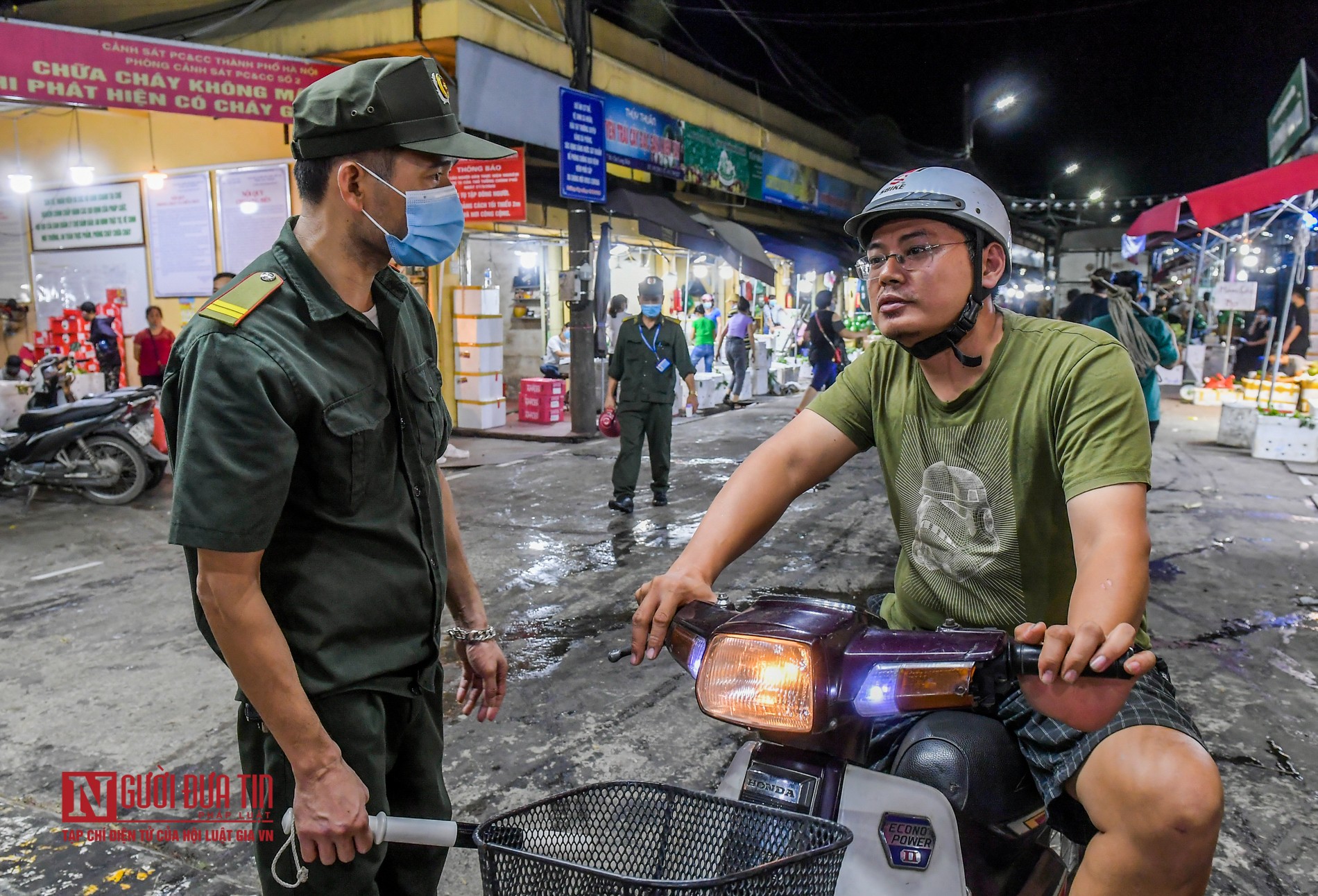 Tin nhanh - “Lá chắn” phòng dịch tại chợ đầu mối hoa quả lớn nhất miền Bắc (Hình 7).