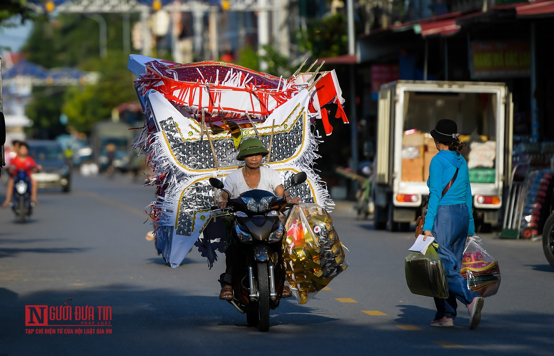 Tiêu dùng & Dư luận - “Thủ phủ” vàng mã tất bật tháng 'cô hồn'