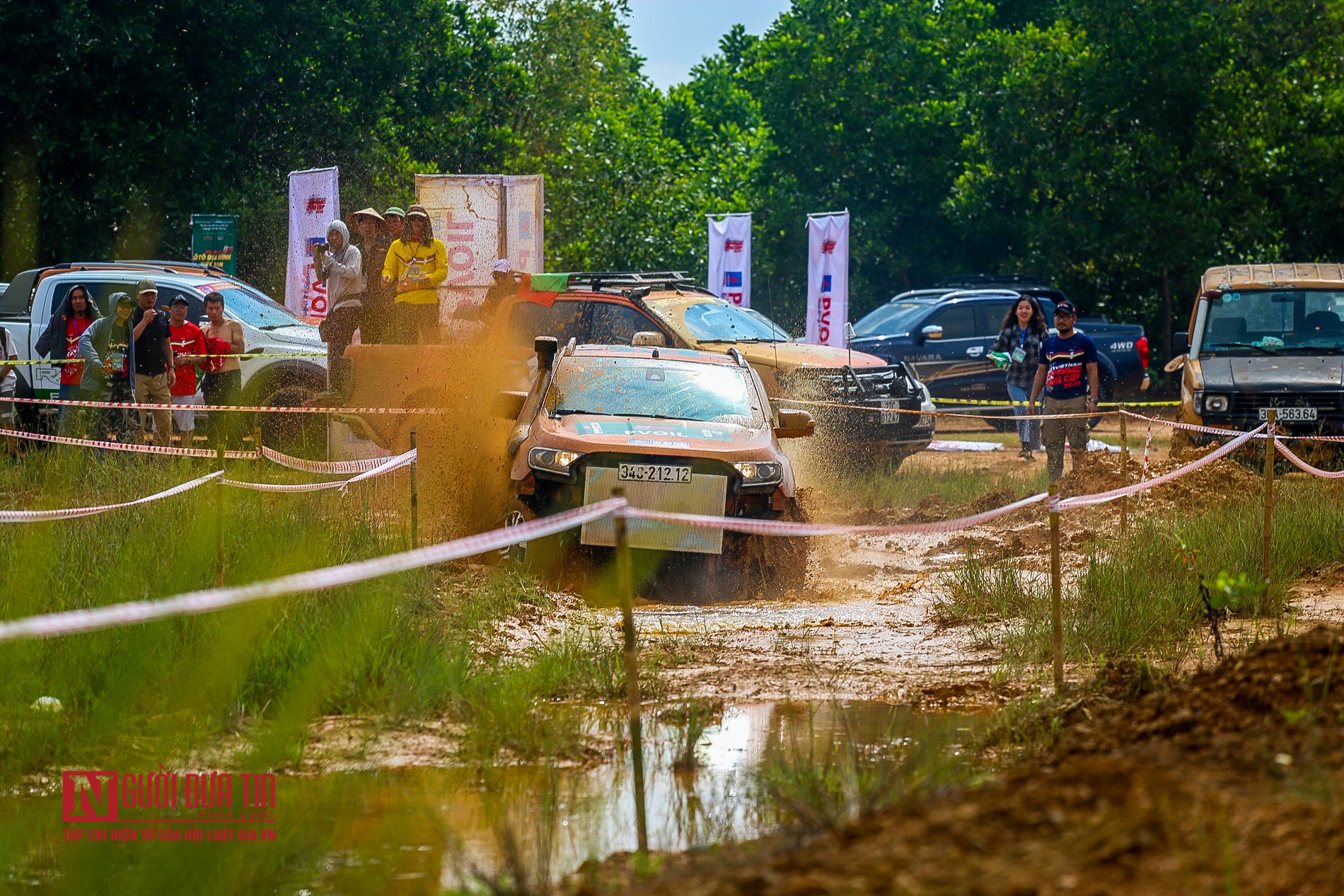 Tin nhanh - Chùm ảnh: Những pha off-road ấn tượng trong giải đua xe PVOIL 2020