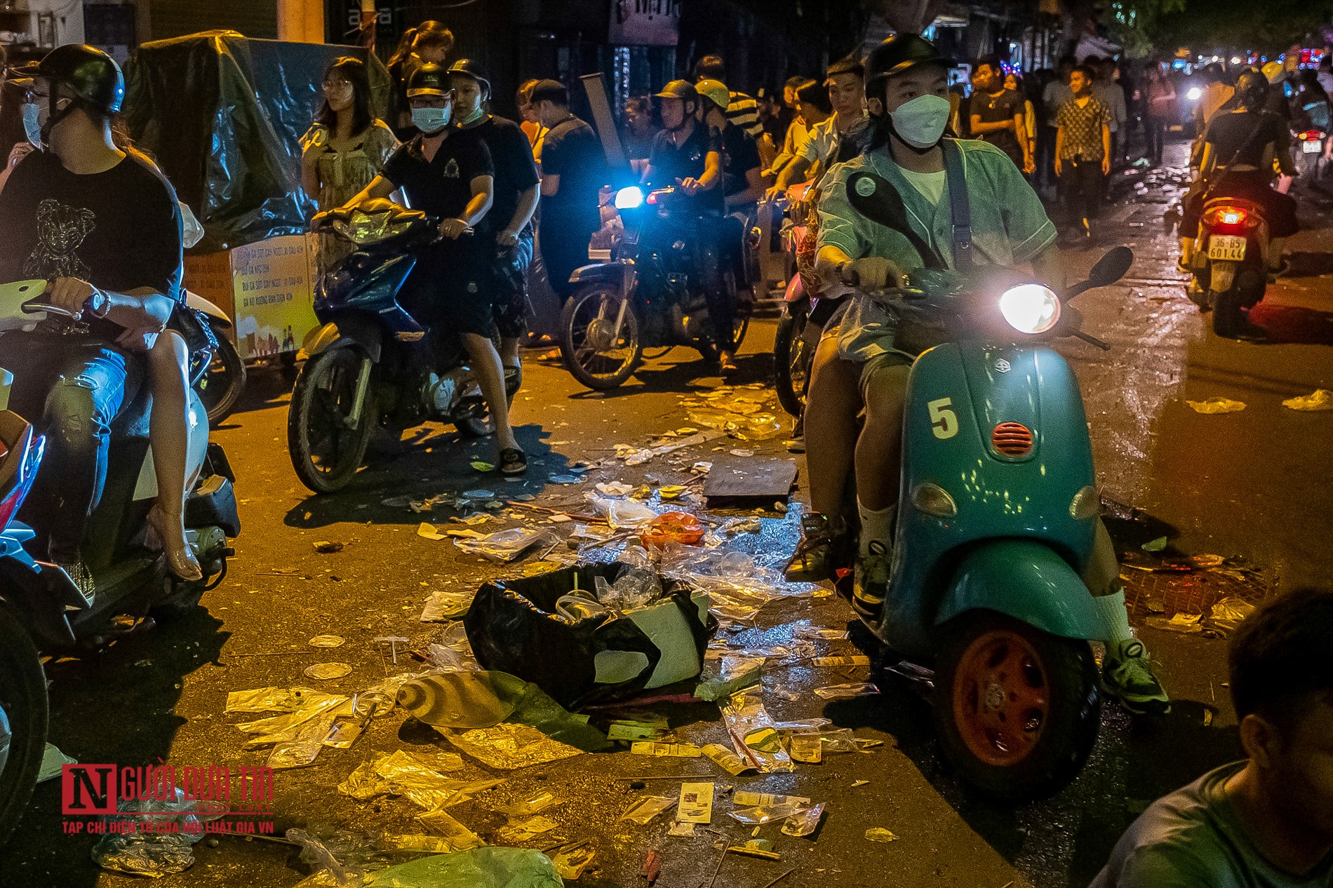 Tin nhanh - Hậu Trung thu, rác thải tràn ngập phố cổ Hà Nội (Hình 8).