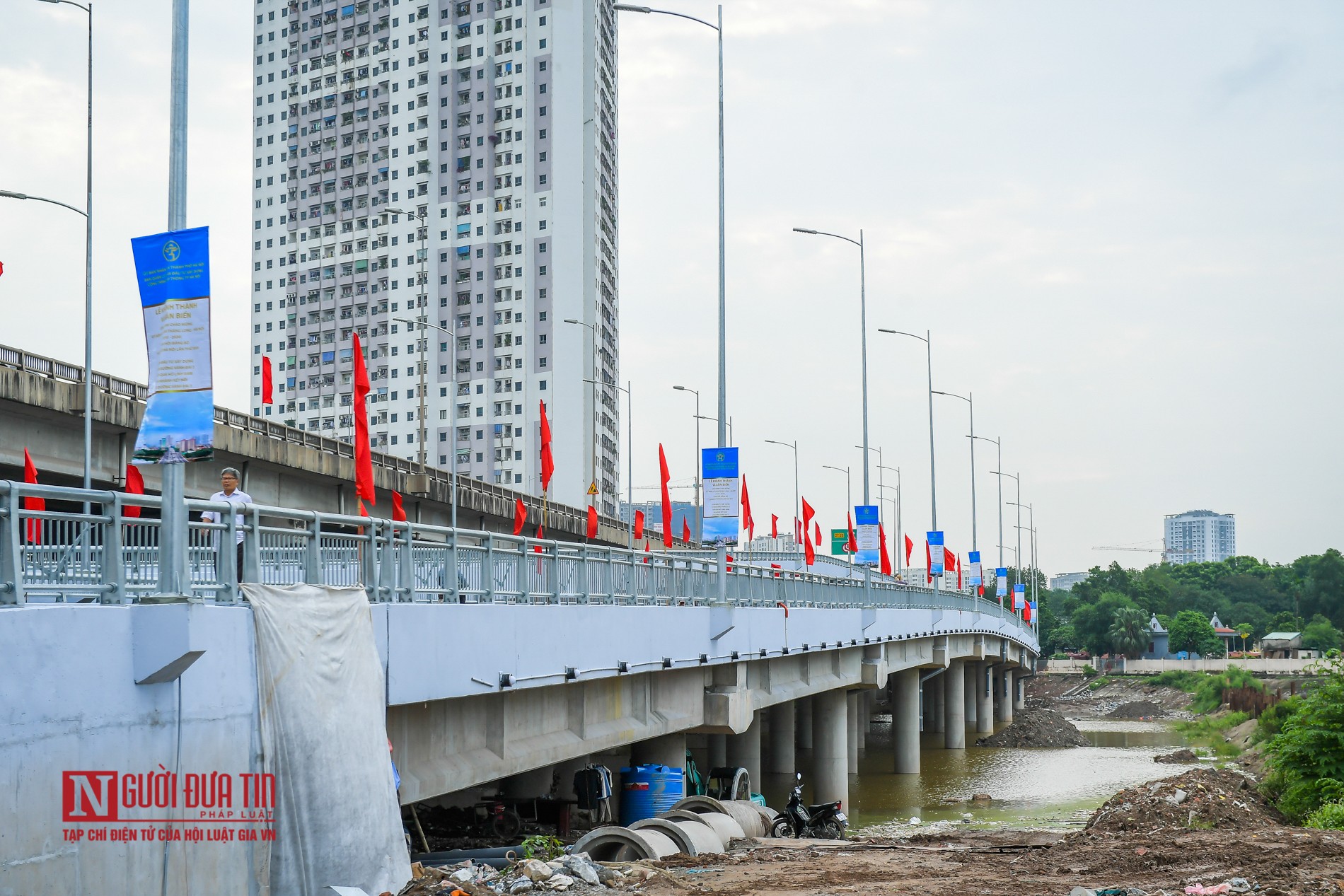 Tin nhanh - Hà Nội: Thông xe cầu vượt thấp qua hồ Linh Đàm (Hình 13).