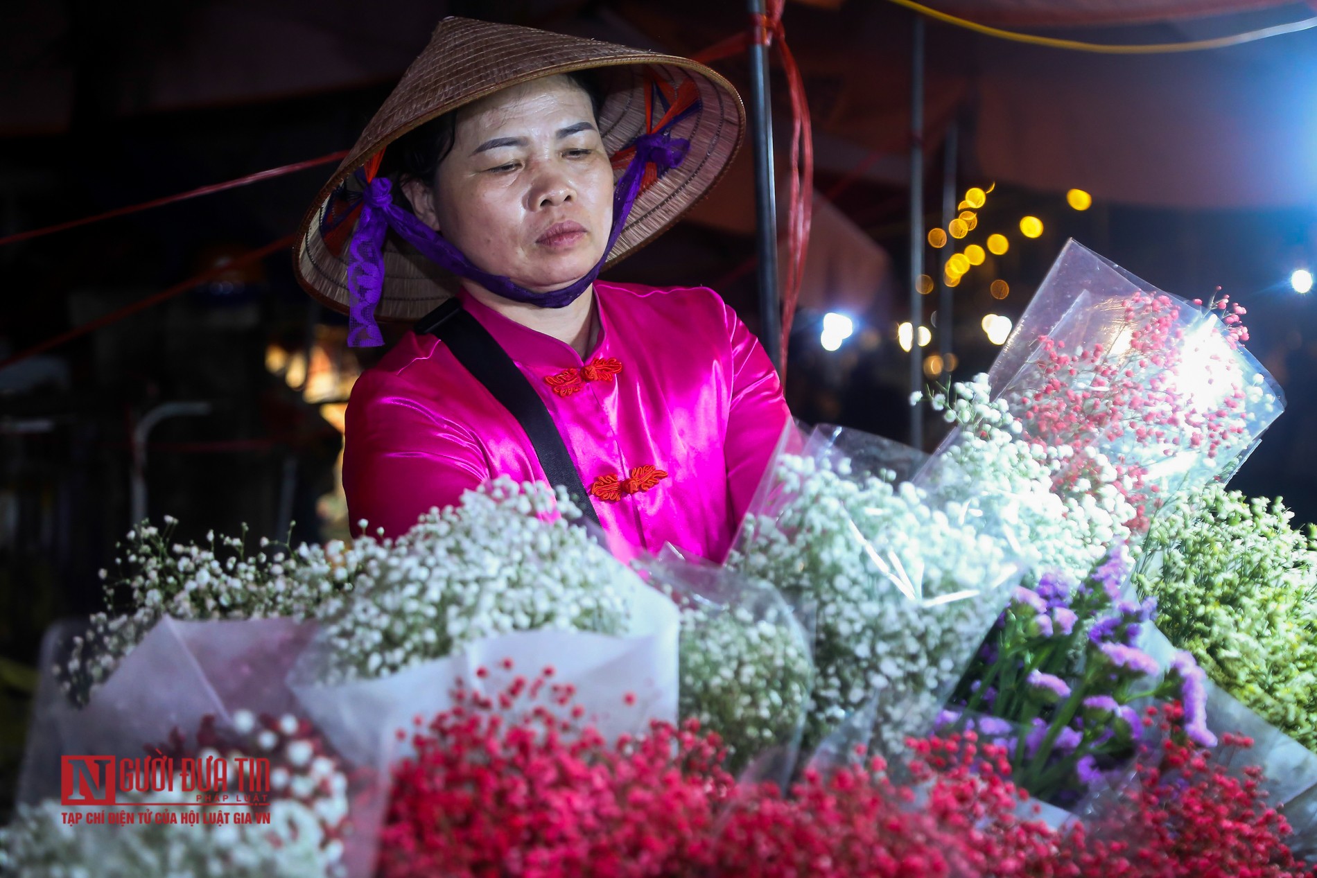 Tin nhanh - Nhộn nhịp chợ hoa đầu mối dịp 20/10 (Hình 9).