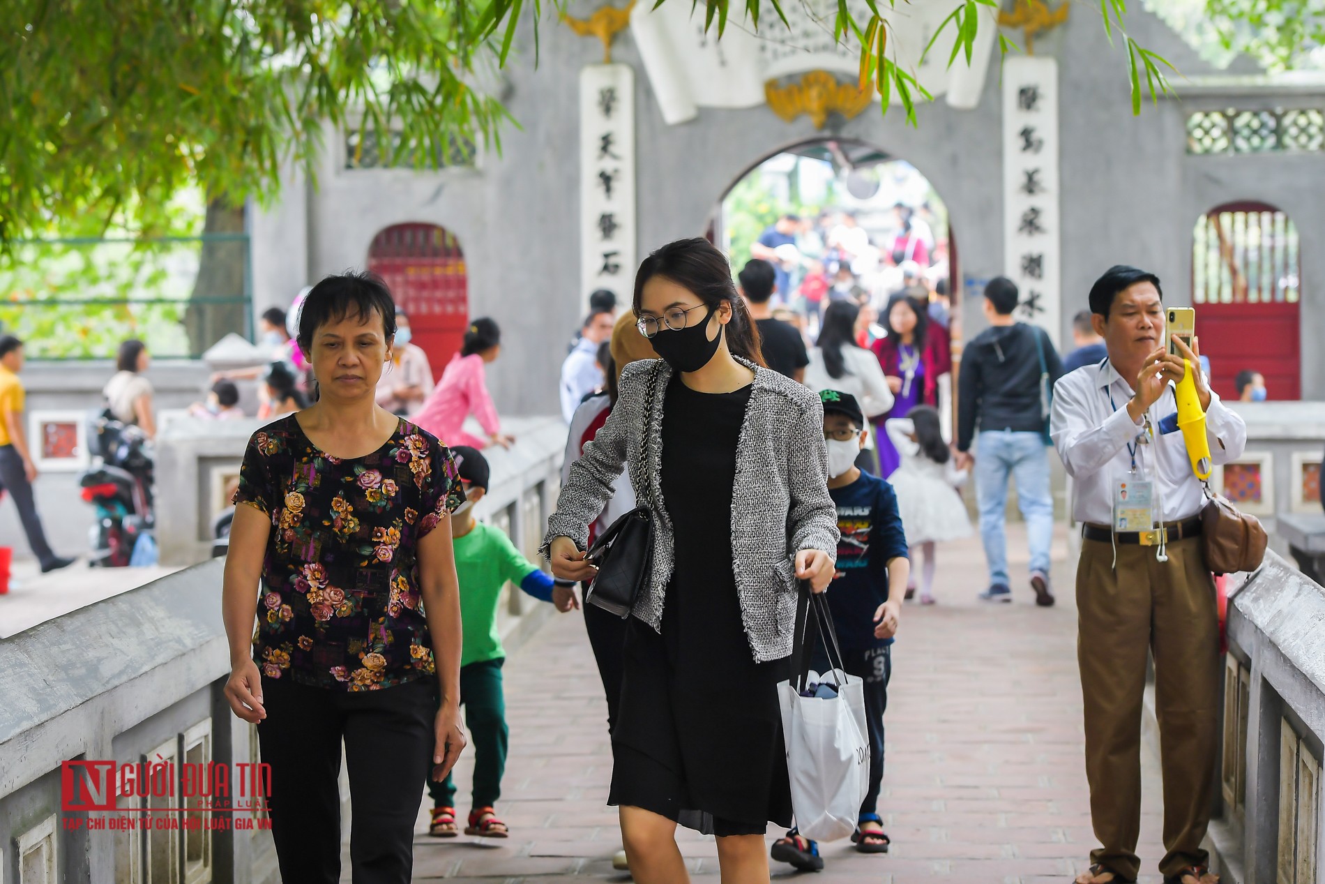 Tin nhanh - Hà Nội: Nhiều người dân không đeo khẩu trang (Hình 10).