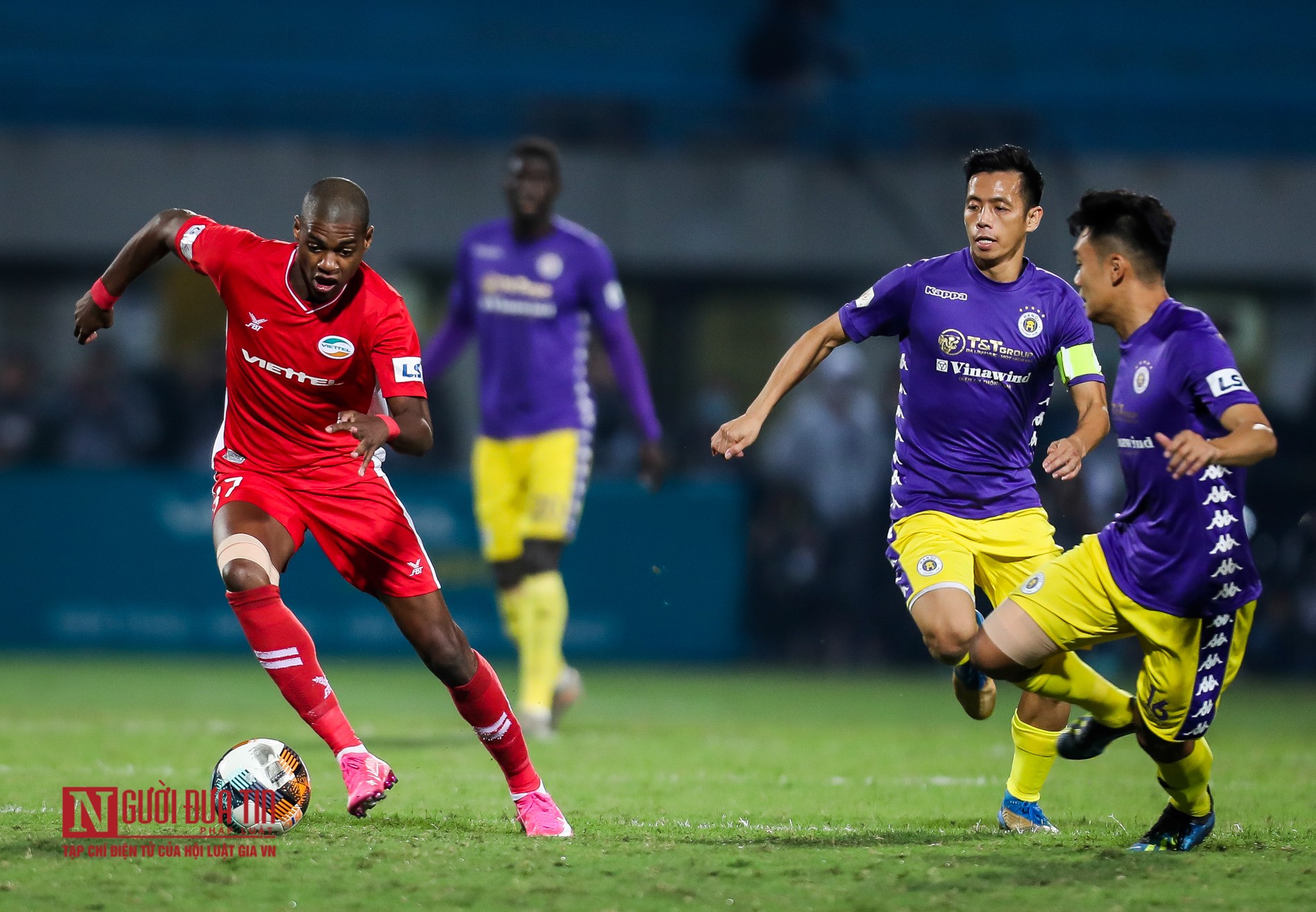 Tin nhanh - Chùm ảnh: Cầm hòa 0-0, Viettel giữ vững ngôi đầu bảng