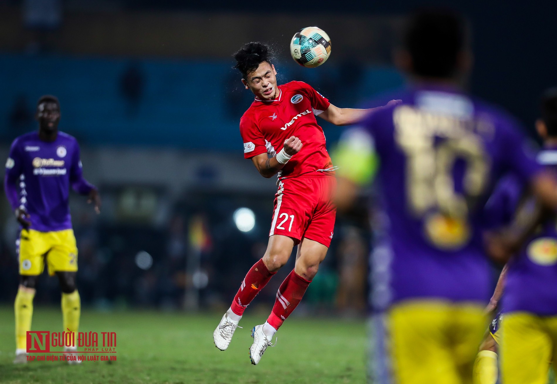 Tin nhanh - Chùm ảnh: Cầm hòa 0-0, Viettel giữ vững ngôi đầu bảng (Hình 10).