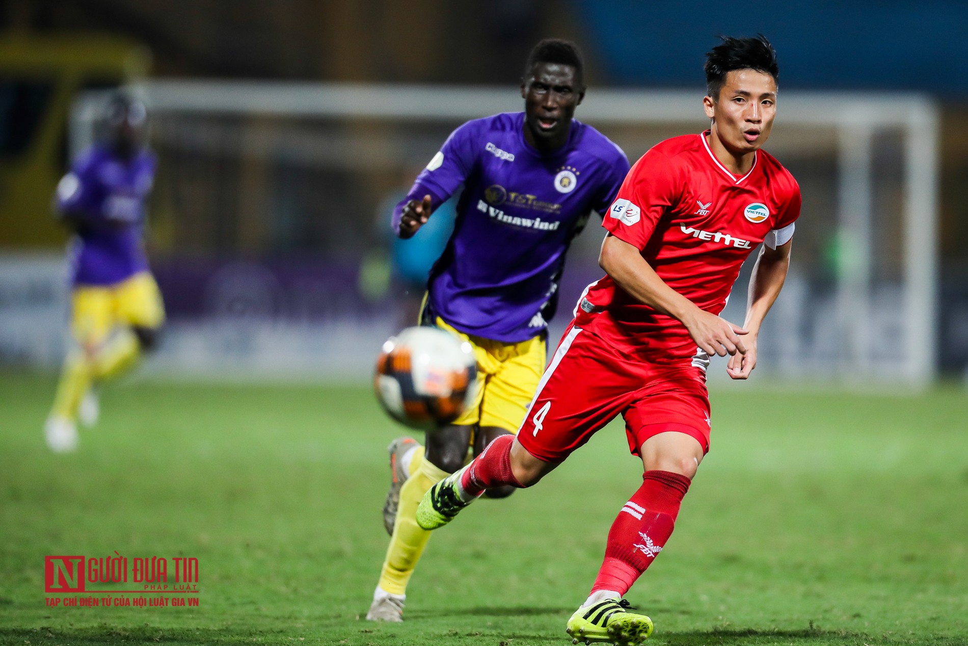 Tin nhanh - Chùm ảnh: Cầm hòa 0-0, Viettel giữ vững ngôi đầu bảng (Hình 11).