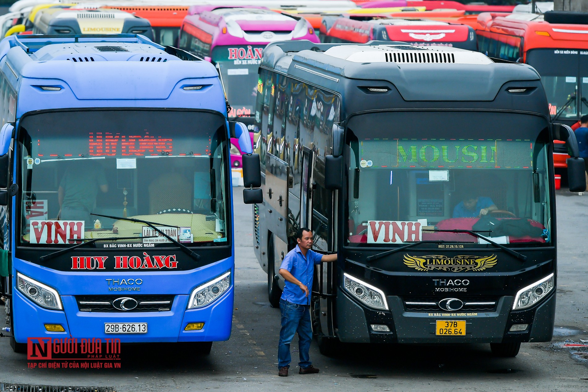 Tin nhanh - Hà Nội: Nhiều người “quên” đeo khẩu trang tại bến xe (Hình 8).