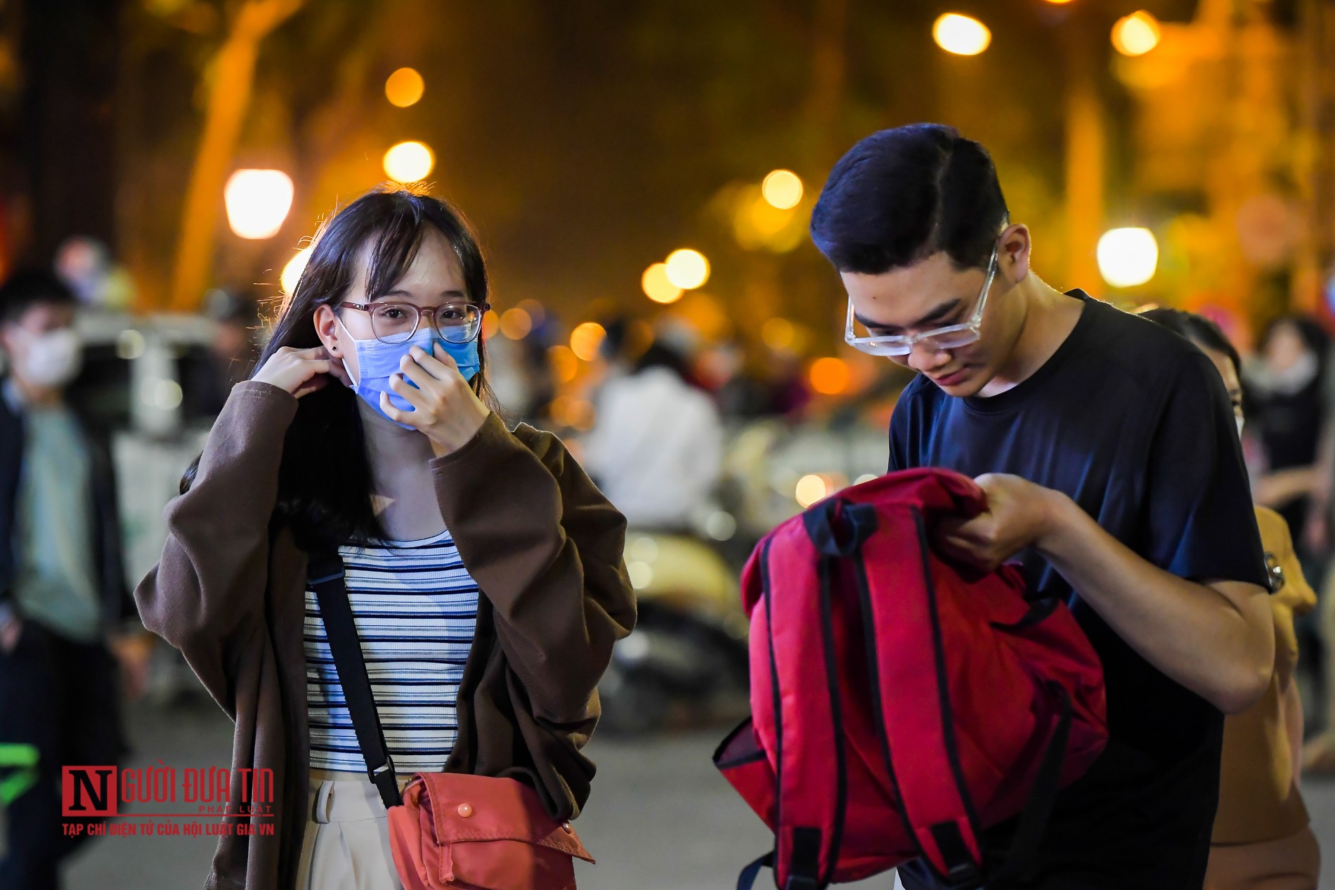 Tin nhanh - Hà Nội: “Quên” khẩu trang, nhiều người không được vào phố đi bộ (Hình 8).