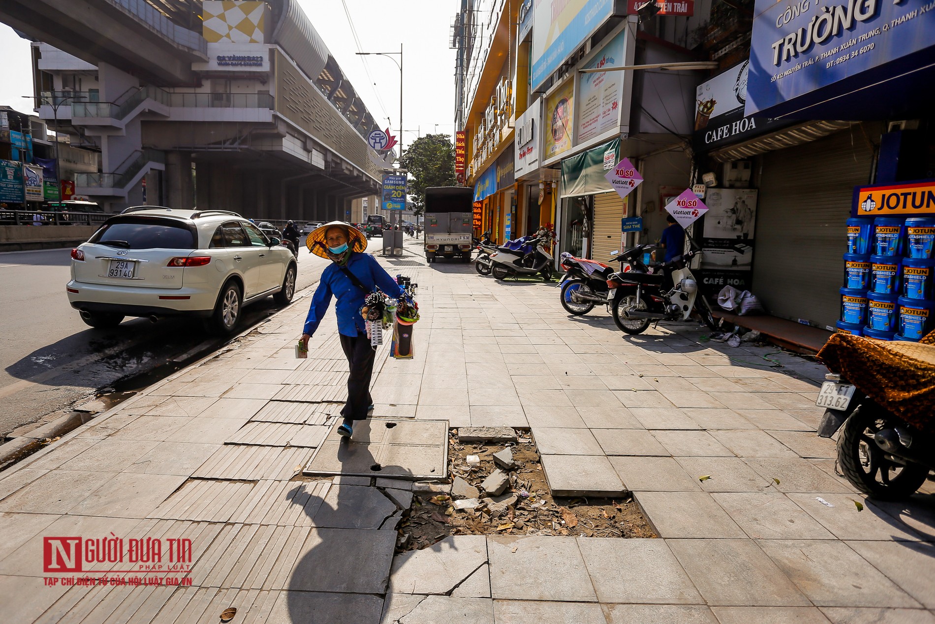 Tin nhanh - Hà Nội: Vỉa hè '70 năm' vừa hoàn thiện lại tiếp tục xuống cấp (Hình 3).