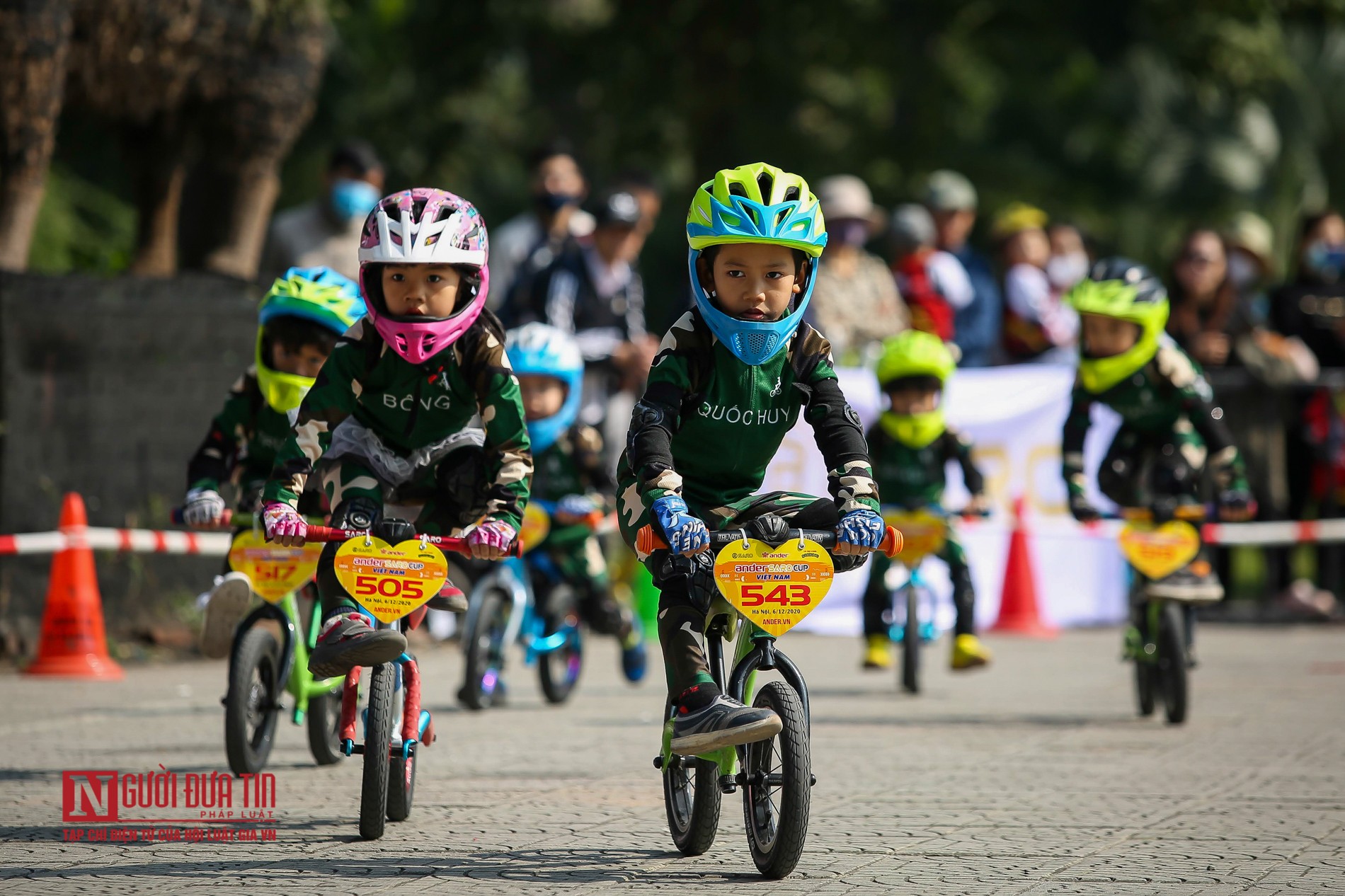 Tin nhanh - 400 cua - rơ nhí tranh tài căng thẳng tại giải đua xe thăng bằng (Hình 3).