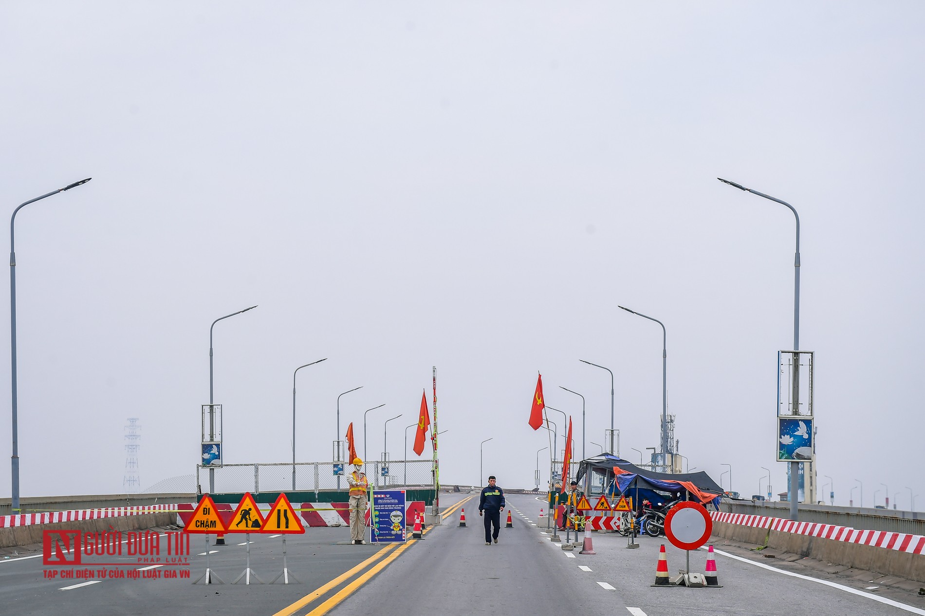 Tin nhanh - Hà Nội: Gấp rút hoàn thiện cầu Thăng Long trước ngày thông xe (Hình 10).