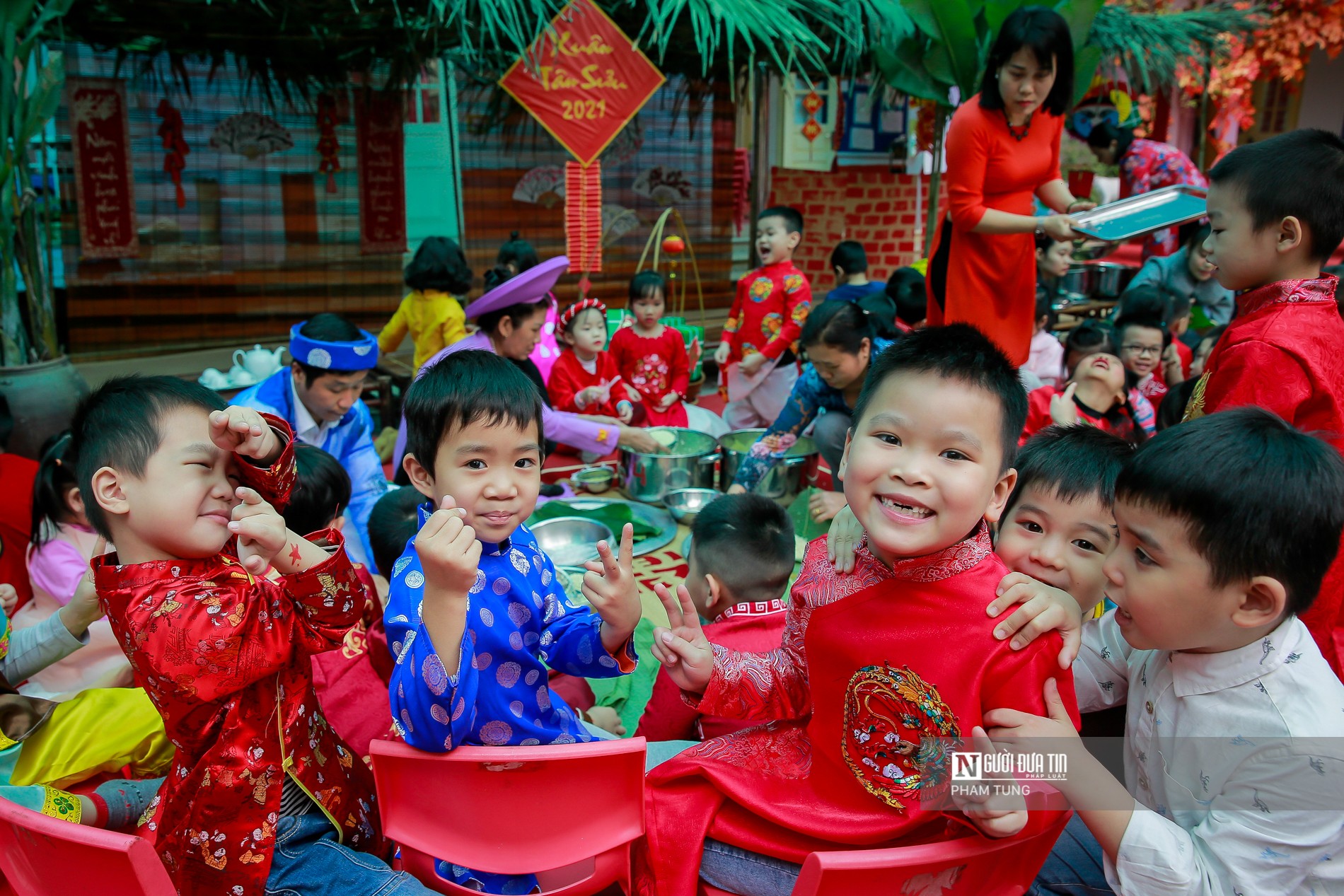 Giáo dục - 500 em nhỏ so tài gói bánh chưng chào xuân Tân Sửu (Hình 2).