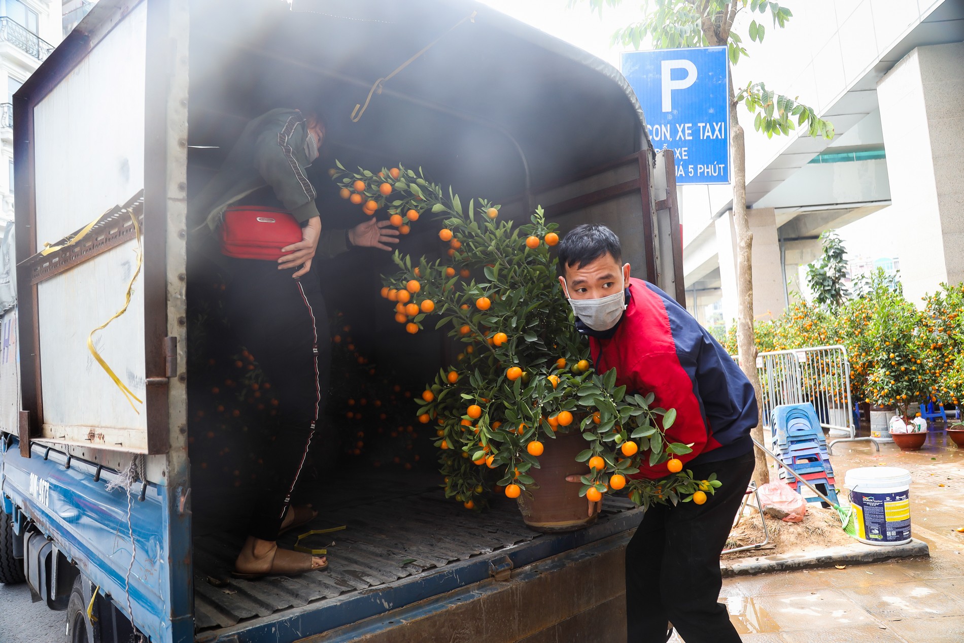 Kết nối - Đường sắt trên cao chậm tiến độ, thành chợ cây chơi Tết (Hình 5).