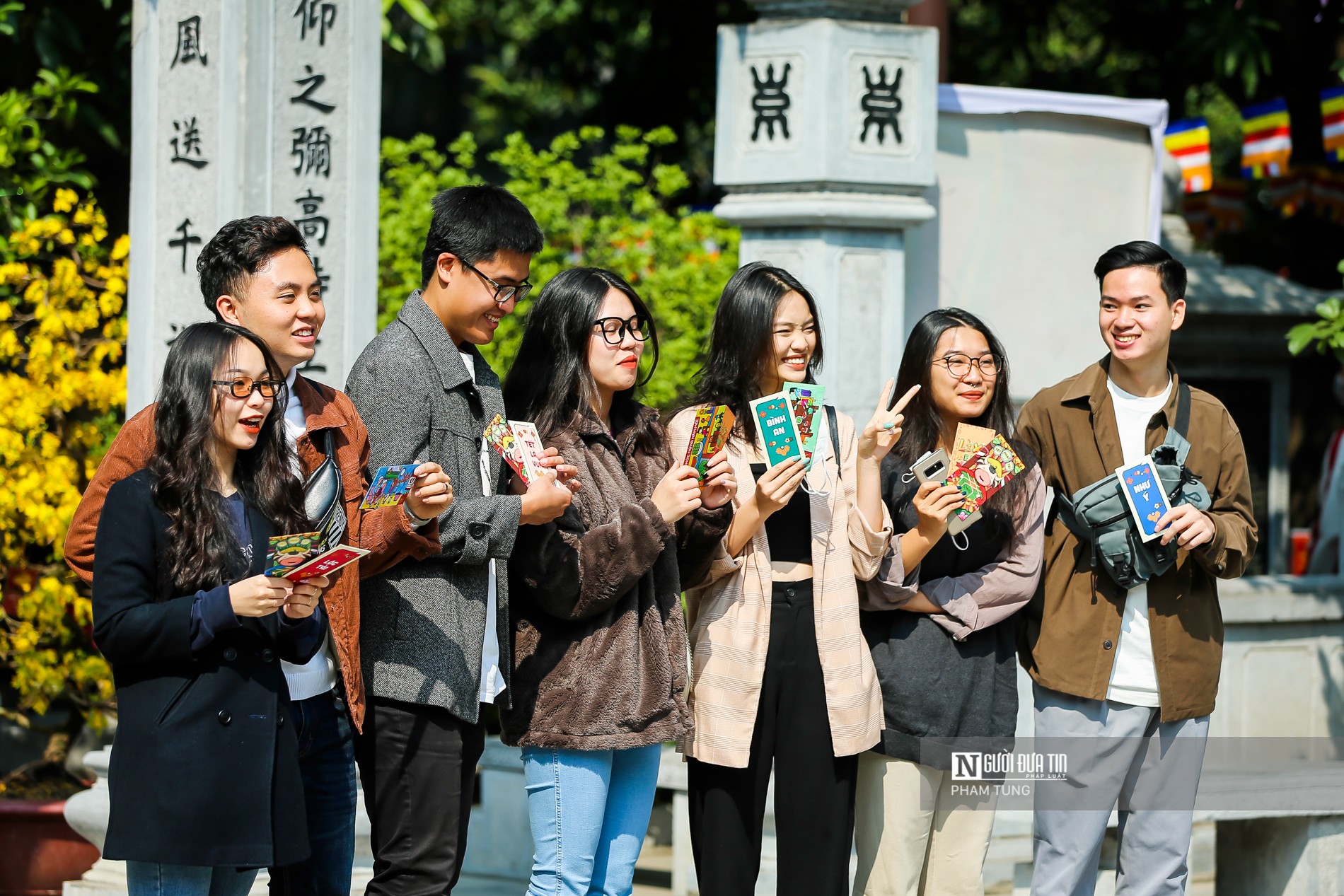 Tin nhanh - Hà Nội: Giới trẻ đến chùa Hà cầu tình duyên trong ngày Valentine (Hình 11).