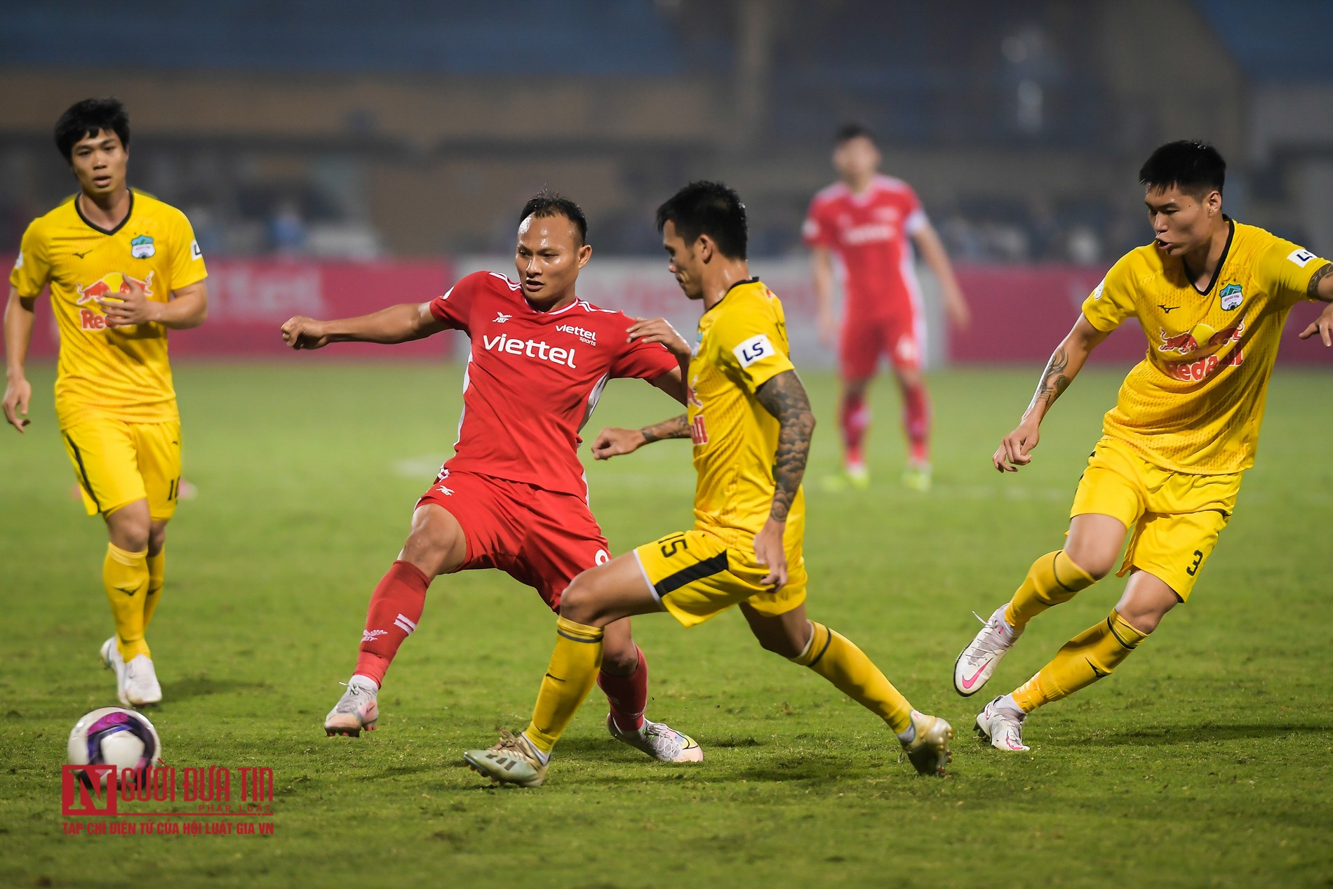 Thể thao - Chùm ảnh: Đánh bại Viettel, HAGL lên đầu bảng V-League (Hình 14).