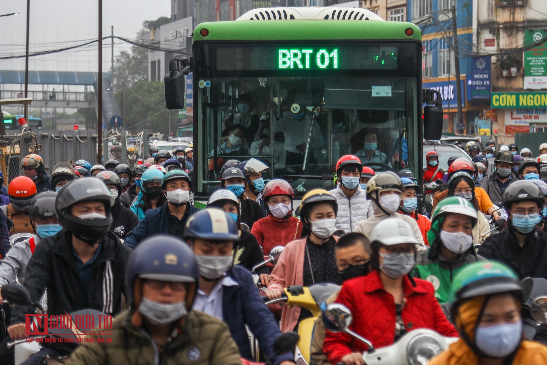 Dân sinh - Đường BRT “thất thủ”, xe buýt nhanh “nhảy” khỏi làn ưu tiên (Hình 7).