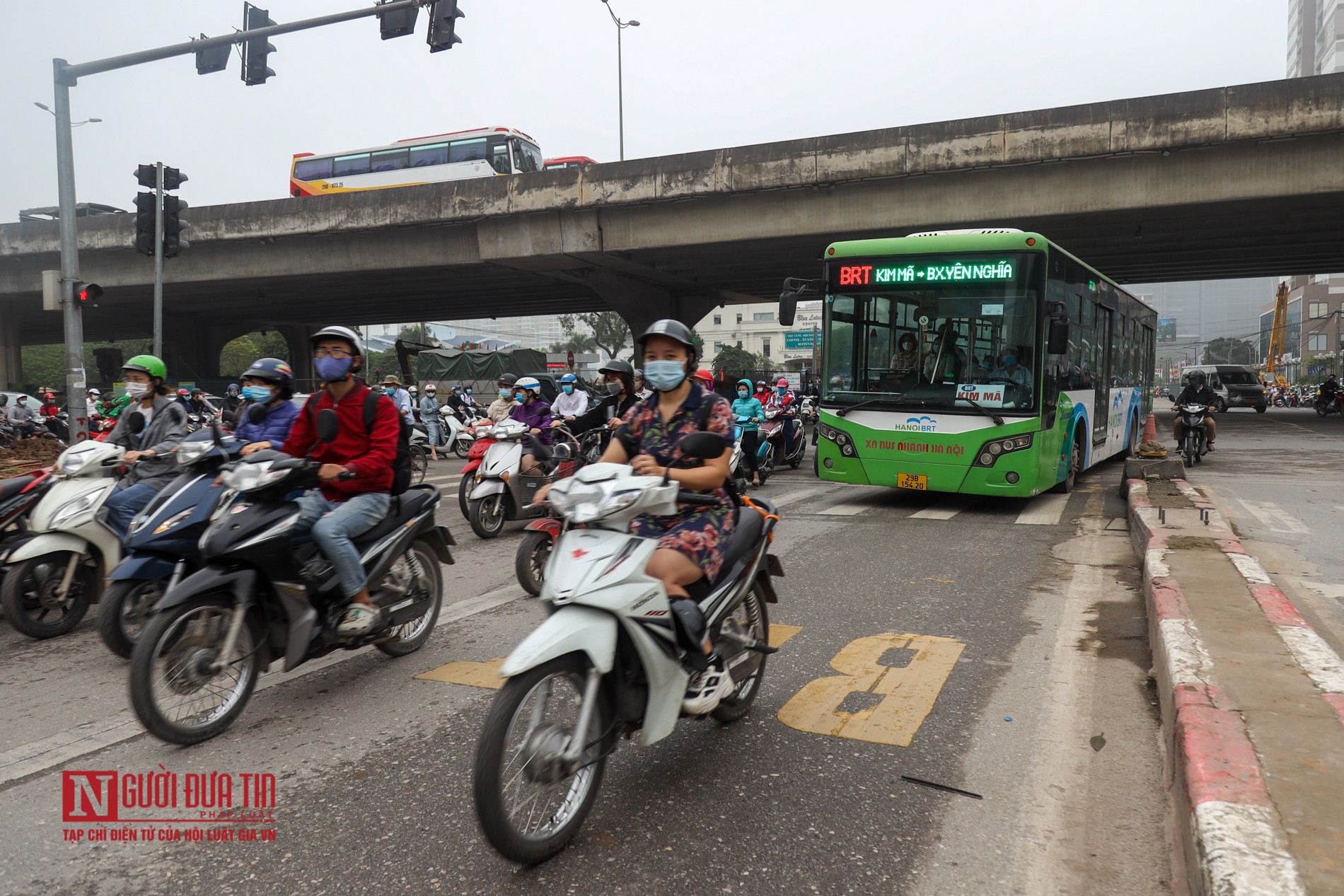 Dân sinh - Đường BRT “thất thủ”, xe buýt nhanh “nhảy” khỏi làn ưu tiên (Hình 8).