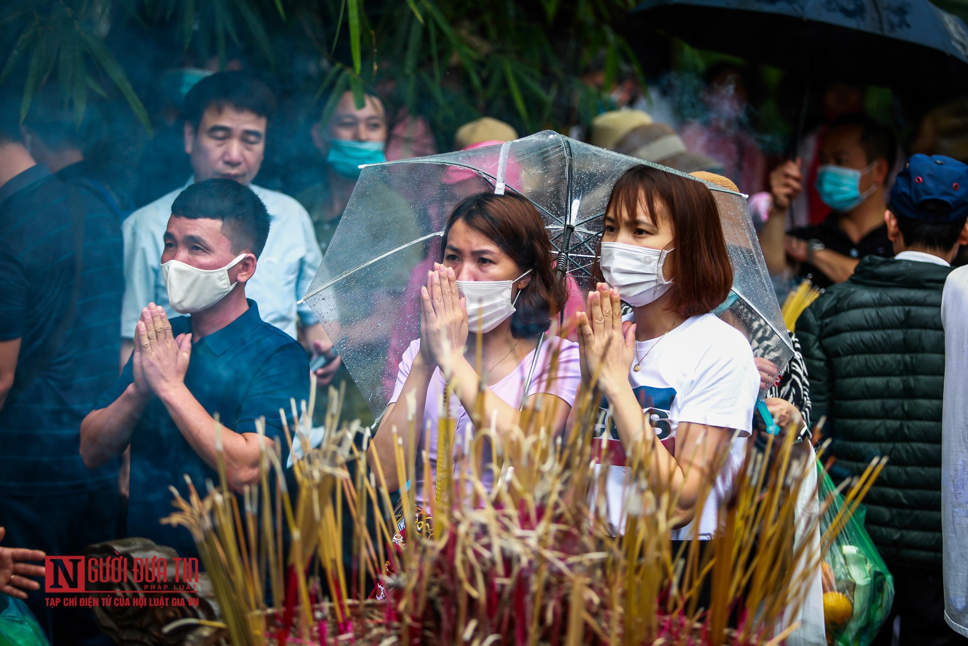 Văn hoá - Dòng người “đội mưa” đổ về Đền Hùng (Hình 9).