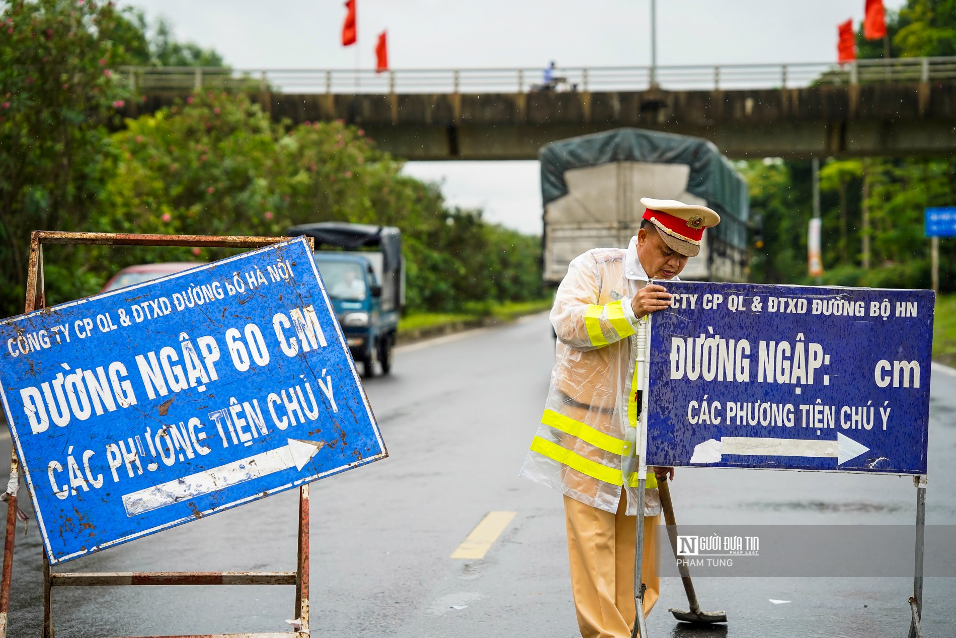 Dân sinh - Mưa lớn, Đại Lộ Thăng Long ngập nước (Hình 9).