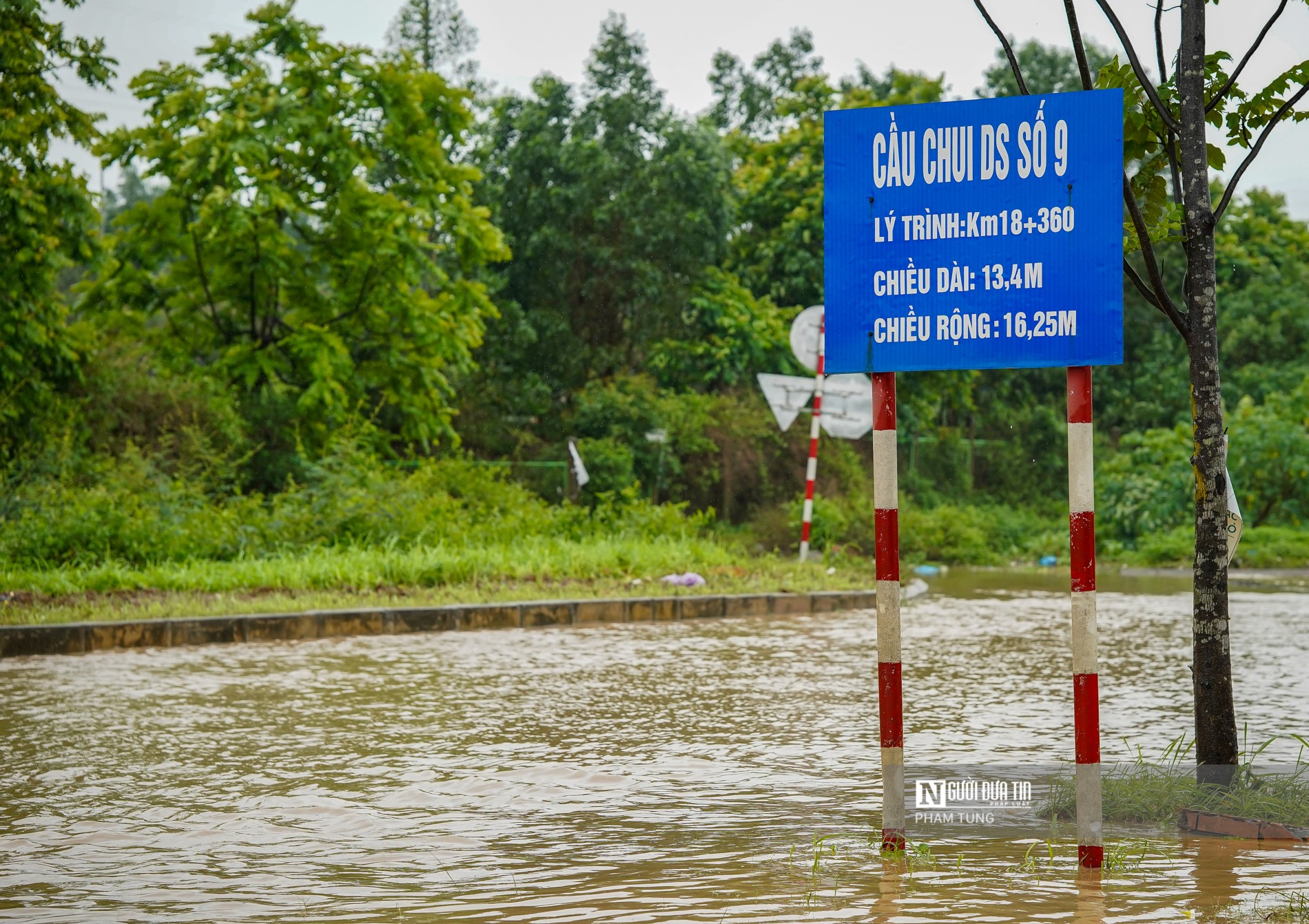 Dân sinh - Mưa lớn, Đại Lộ Thăng Long ngập nước (Hình 4).