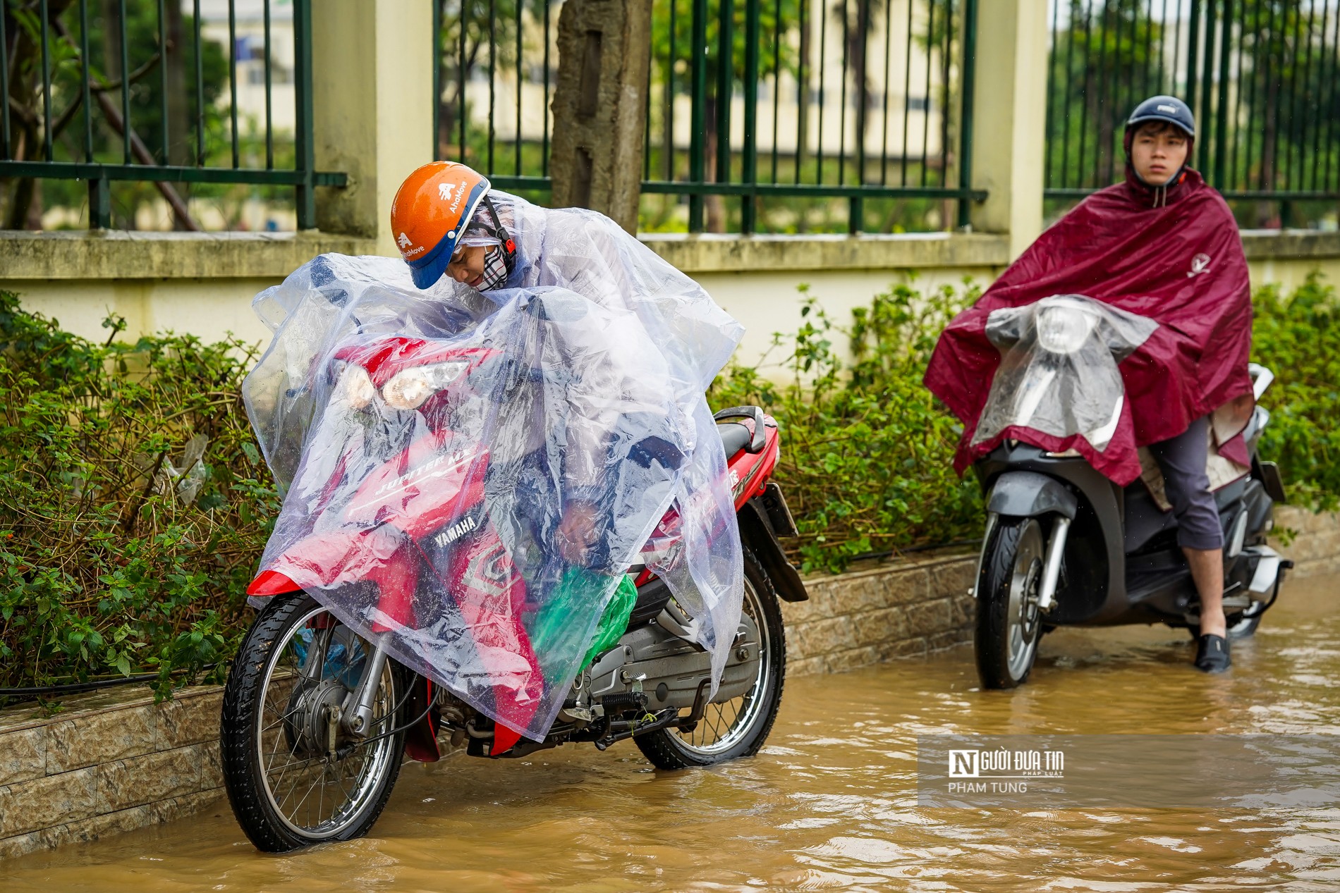 Dân sinh - Mưa lớn, Đại Lộ Thăng Long ngập nước (Hình 6).