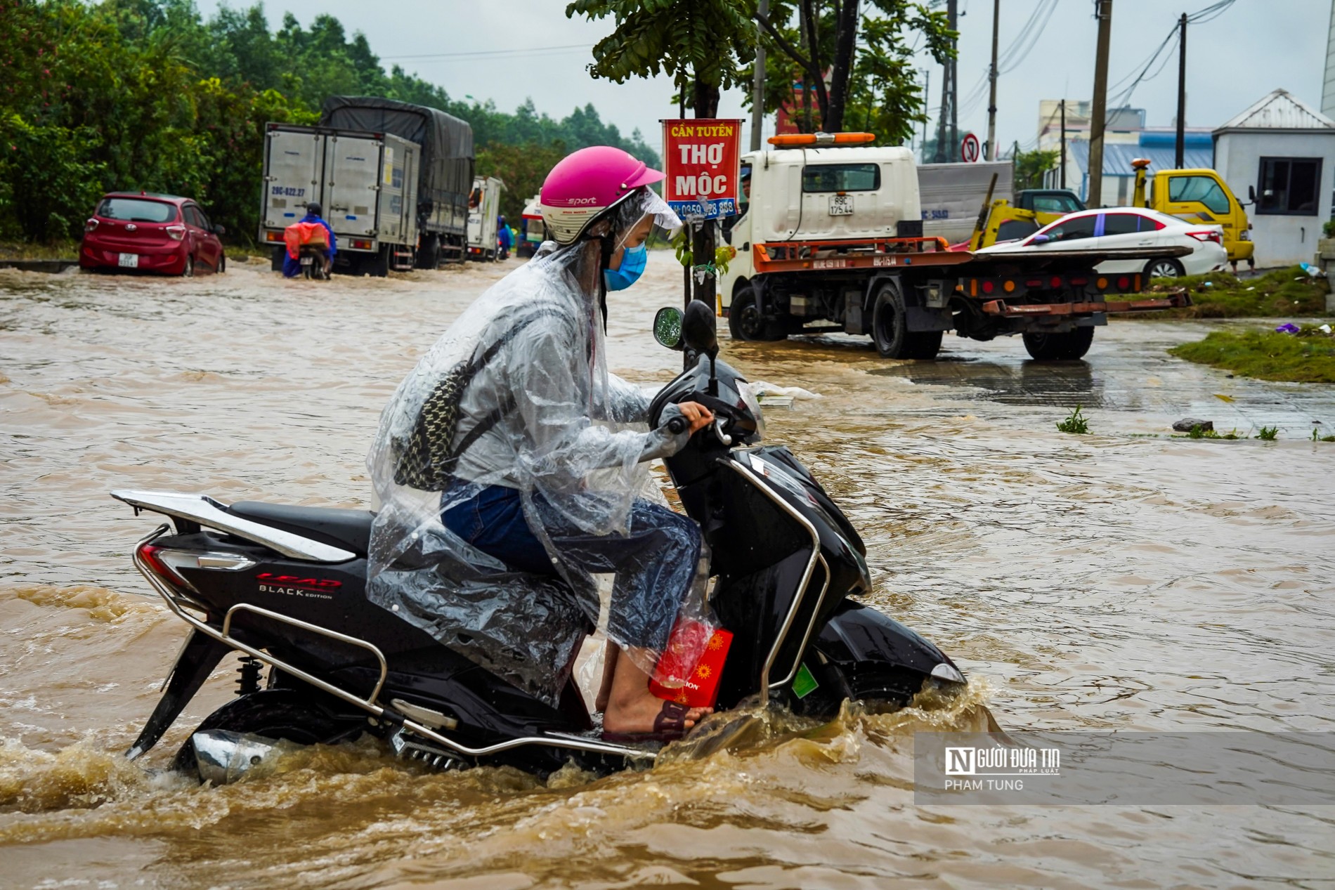 Dân sinh - Mưa lớn, Đại Lộ Thăng Long ngập nước (Hình 5).