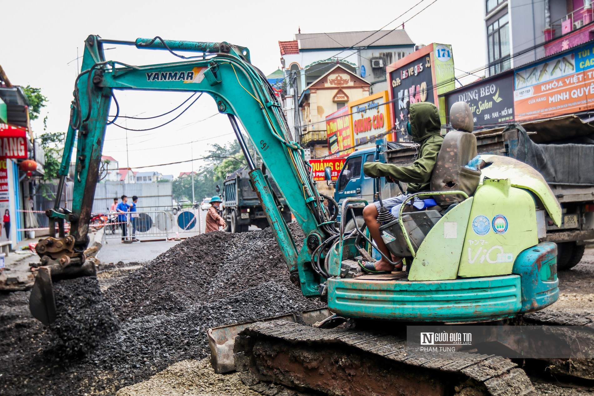 Dân sinh - Hà Nội: San lấp “hố tử thần” hơn 100m2 (Hình 4).