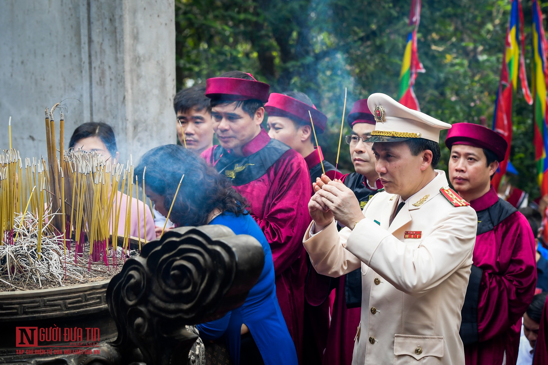 Sự kiện - Chủ tịch nước Nguyễn Xuân Phúc dâng hương tưởng niệm các Vua Hùng (Hình 7).