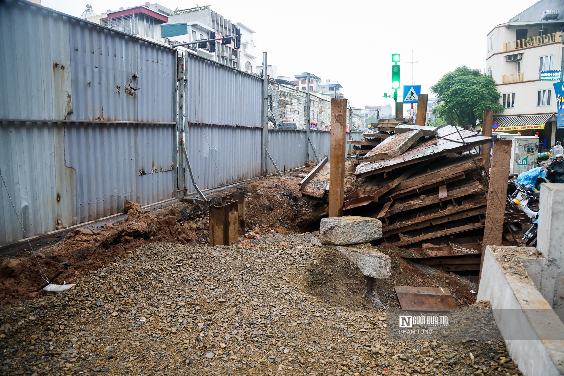 Dân sinh - Hà Nội: Đường đê nội đô nứt toác, mất an toàn giao thông (Hình 8).