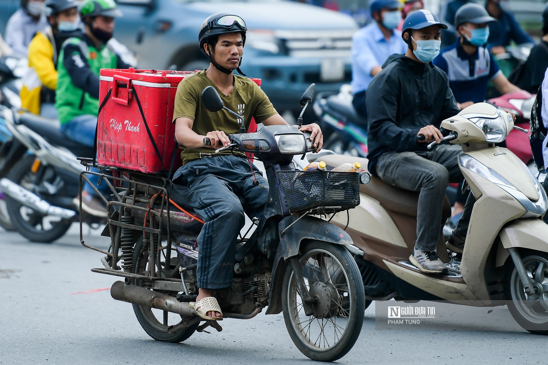 Dân sinh - Hà Nội: Nhiều người dân không đeo khẩu trang nơi công cộng (Hình 17).