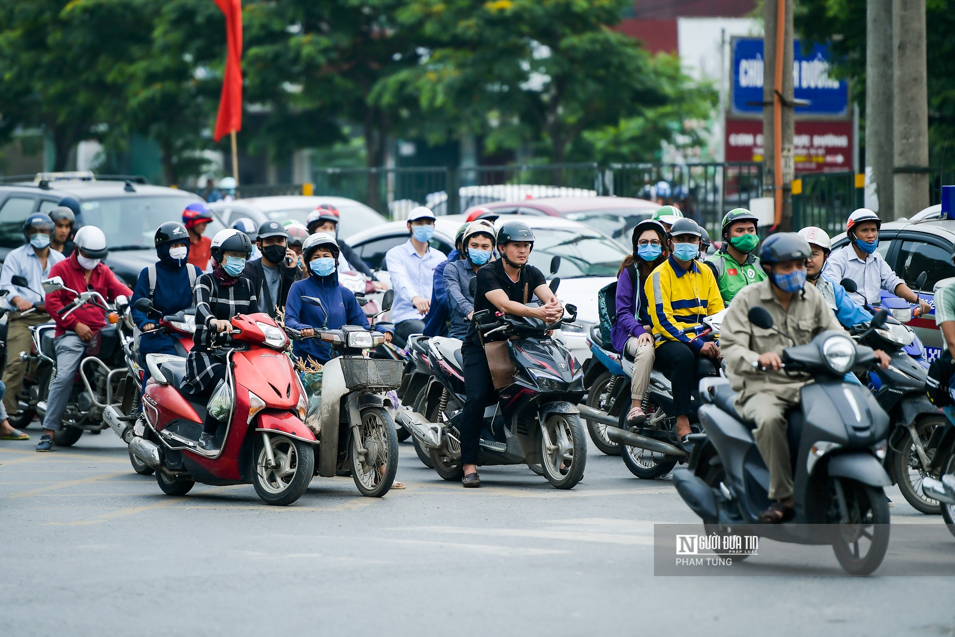 Dân sinh - Hà Nội: Nhiều người dân không đeo khẩu trang nơi công cộng (Hình 15).