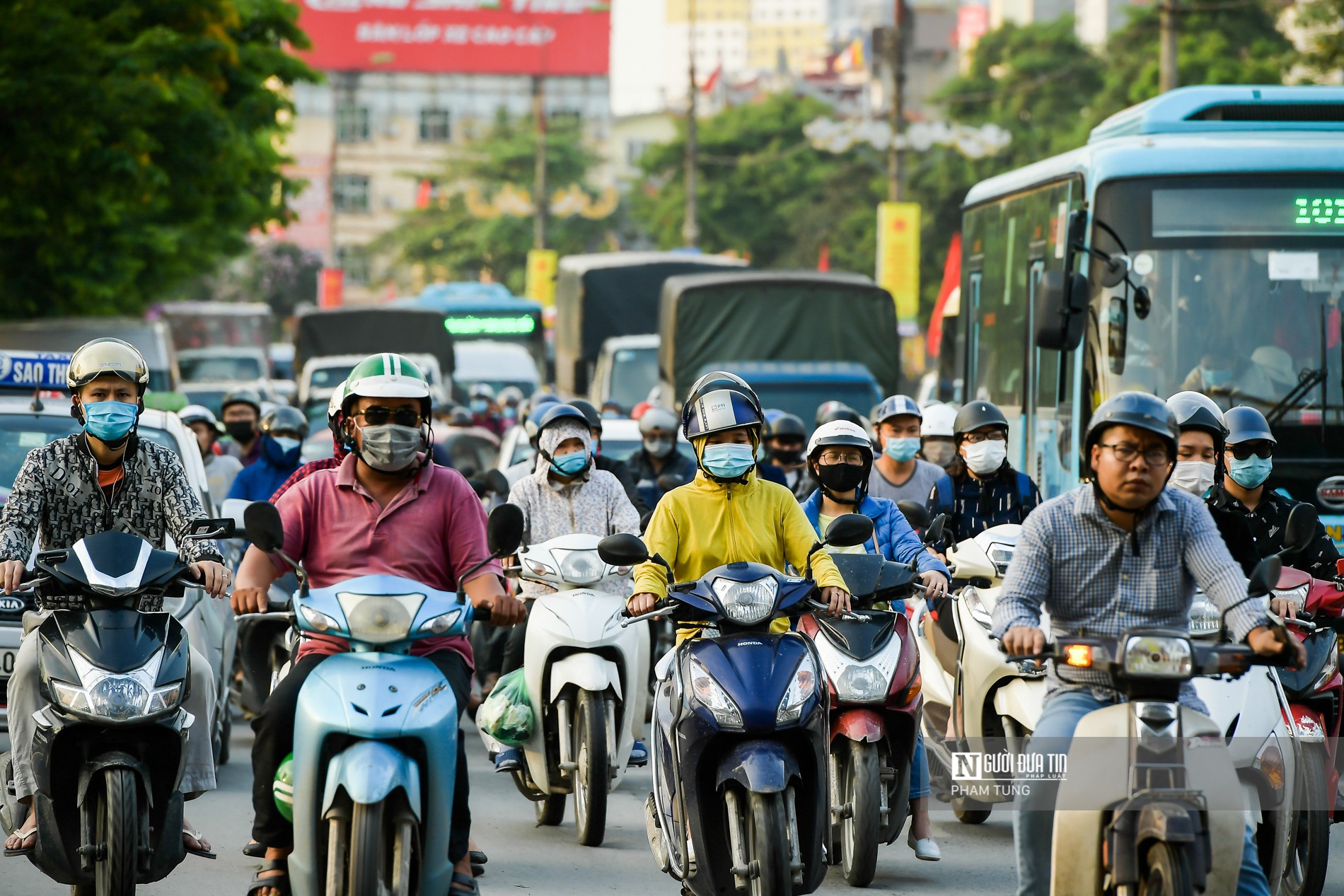 Dân sinh - Nghỉ lễ 30/4, 1/5: Cửa ngõ Thủ đô hỗn loạn, ùn tắc kéo dài (Hình 2).