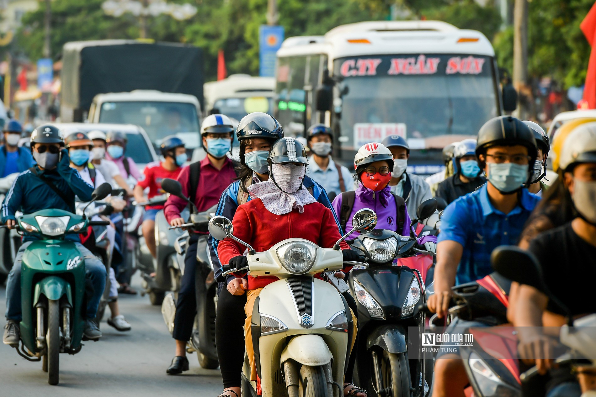 Dân sinh - Nghỉ lễ 30/4, 1/5: Cửa ngõ Thủ đô hỗn loạn, ùn tắc kéo dài (Hình 3).