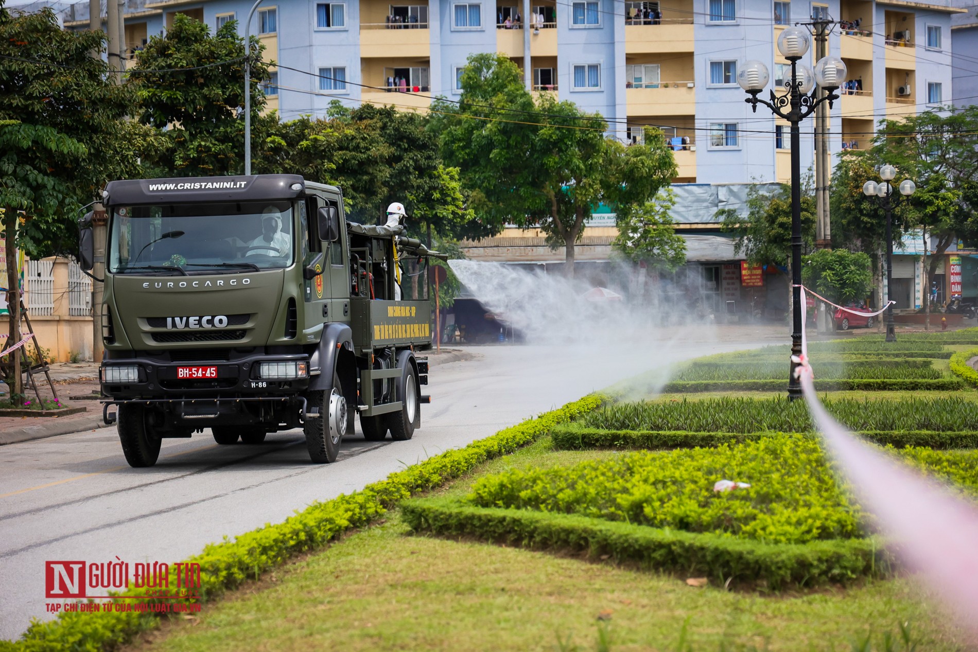 Dân sinh - Xe đặc chủng phun khử khuẩn BV Bệnh Nhiệt đới Trung ương cơ sở 2 (Hình 11).